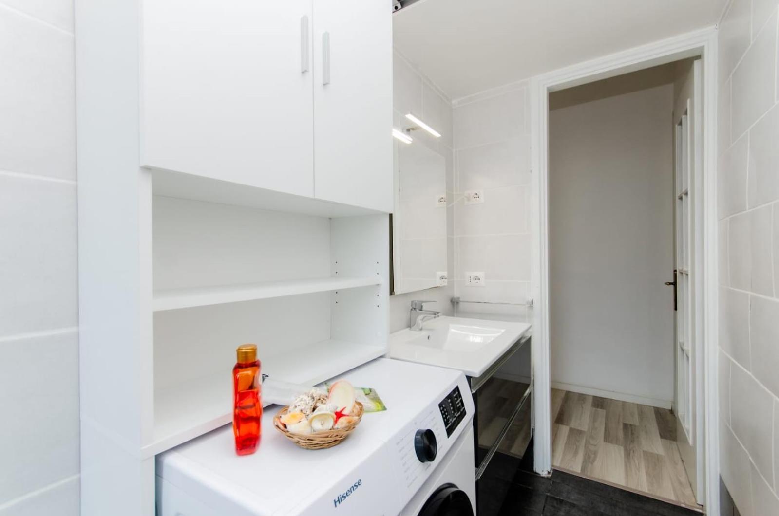 Lugano S&s Home, Moderna E Tranquilla, Vicino Al Centro Di Milano, Con Parcheggio Gratuito Esterno Appartamento