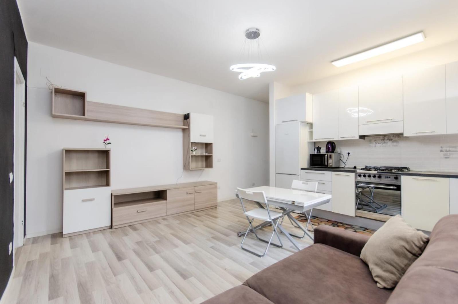 Lugano S&s Home, Moderna E Tranquilla, Vicino Al Centro Di Milano, Con Parcheggio Gratuito Esterno *