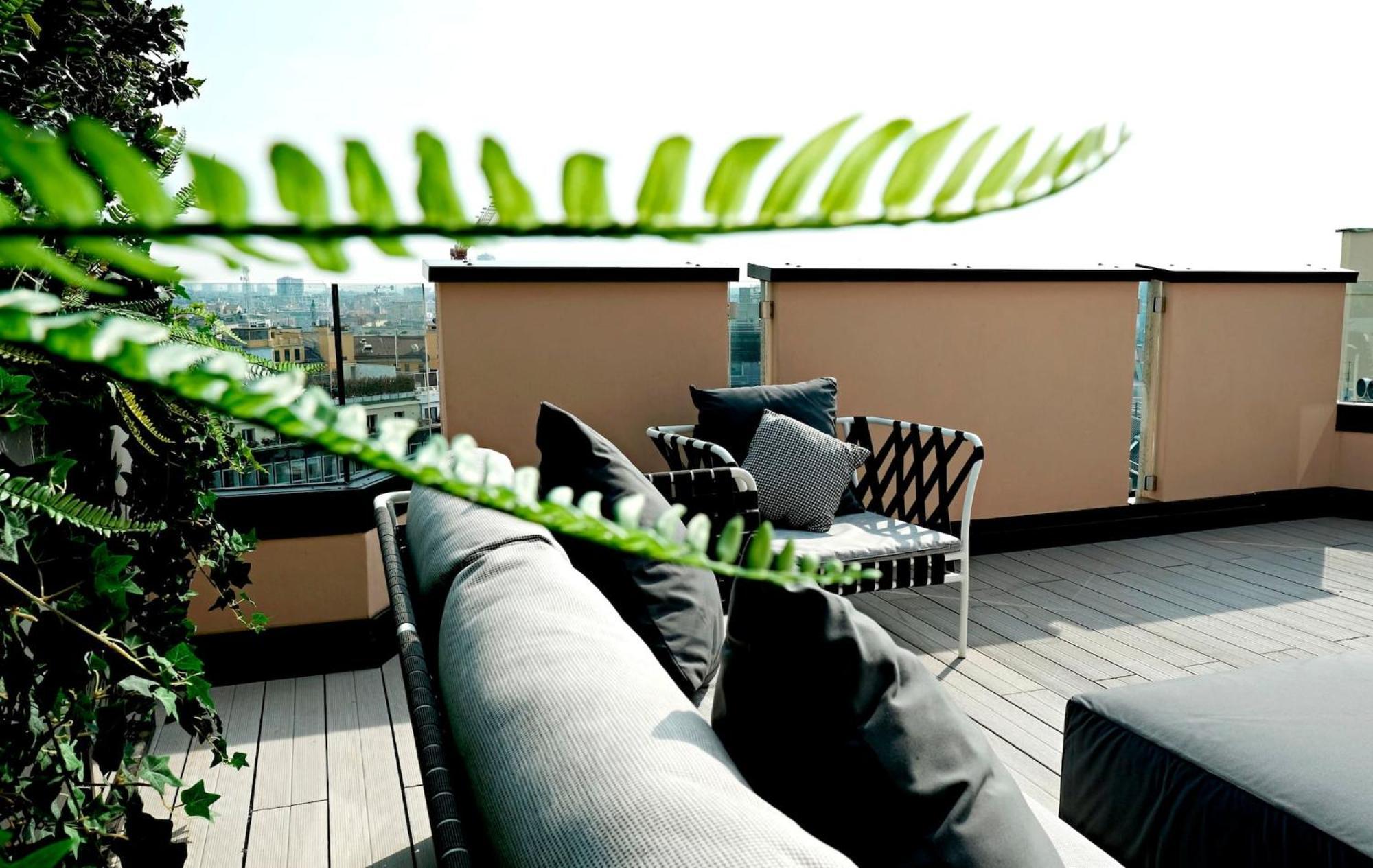 San Babila Tower With Panoramic Terrace Overlooking Duomo By Rentopolis Milano