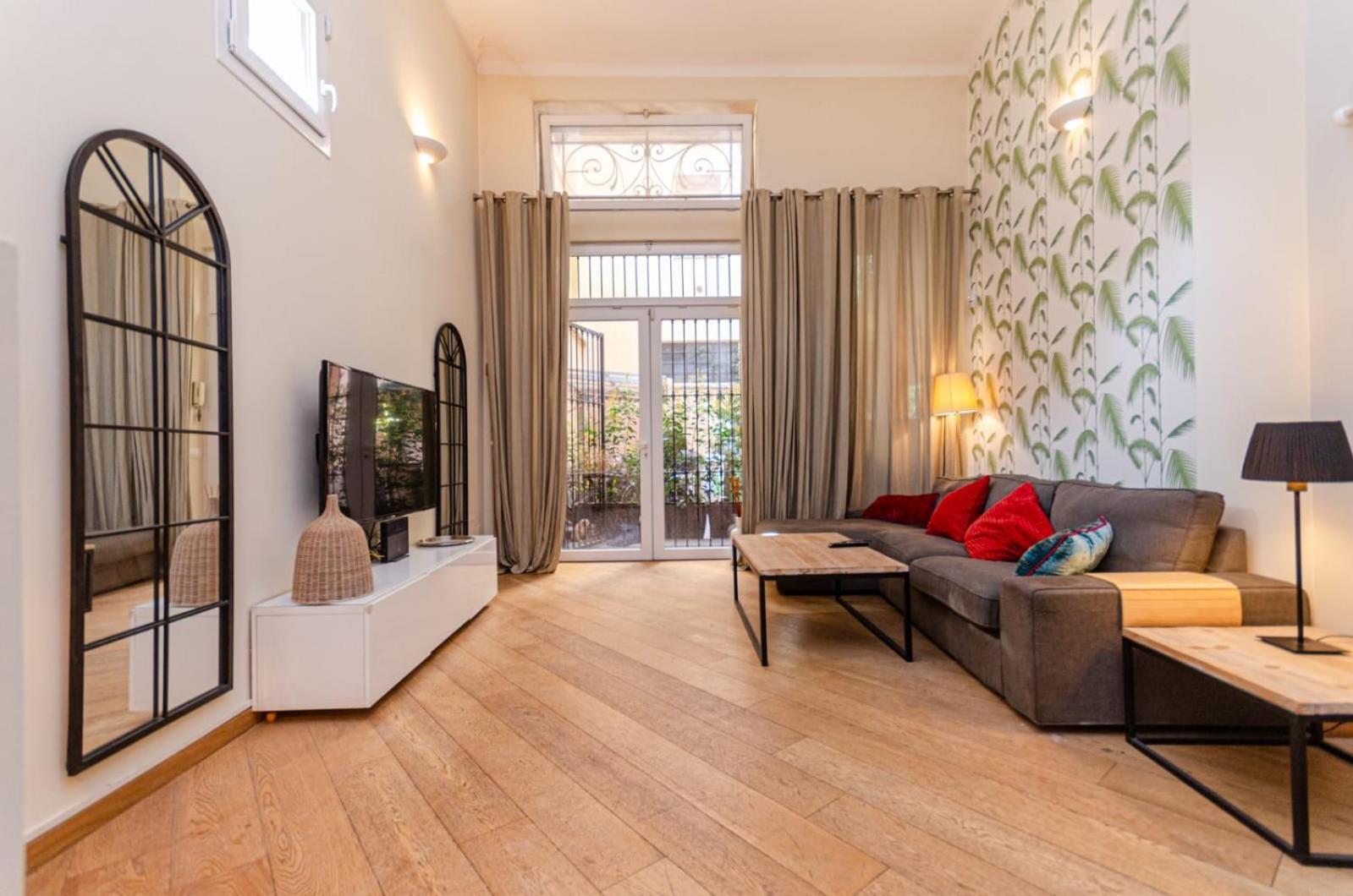 Appartamento Luxury 3 Fiat, Ariberto Home, Tra Centro Storico Di E Navigli, Con Spaziosa Jacuzzi