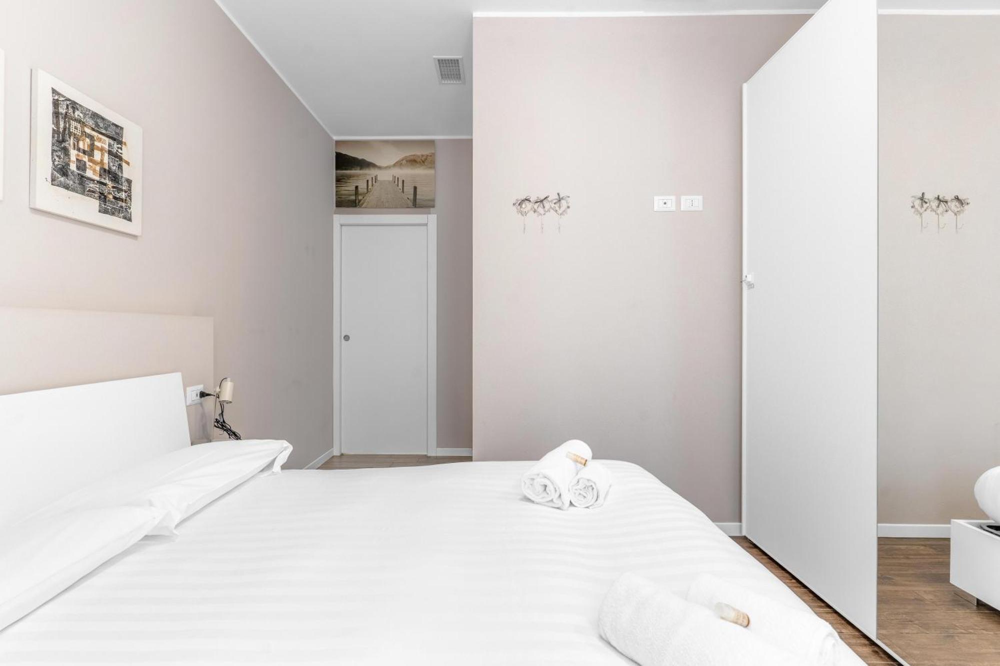 Corsica Comfort Suites-10 Min To Linate Airport Apartment Mailand
