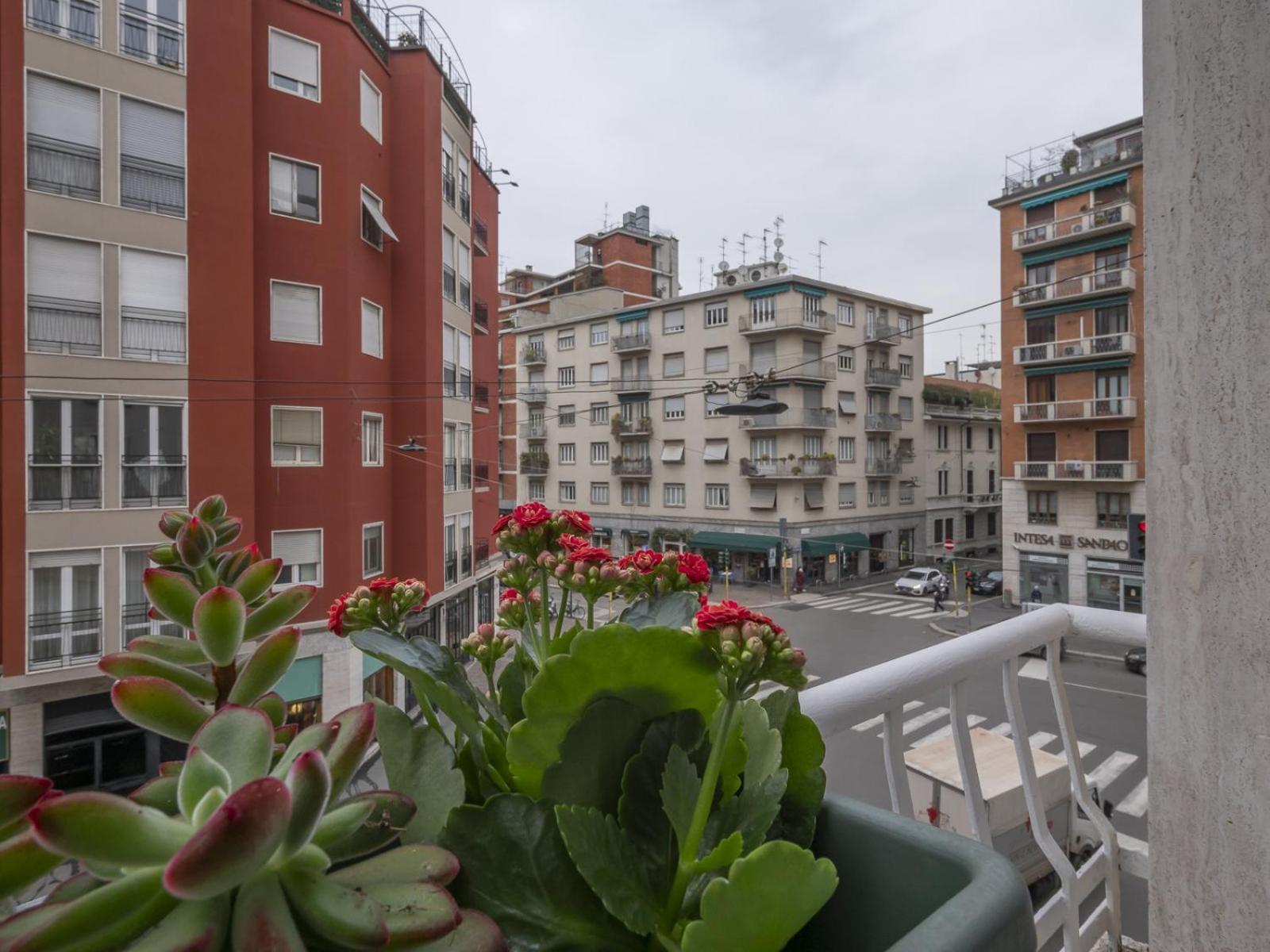 Spacious 2bdr With Balcony Arco-sempione Area, By Rentopolis Appartamento
