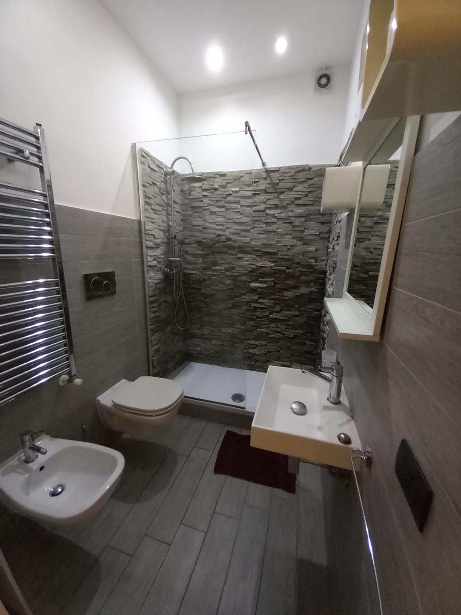 3 Station Free Parking * Milan