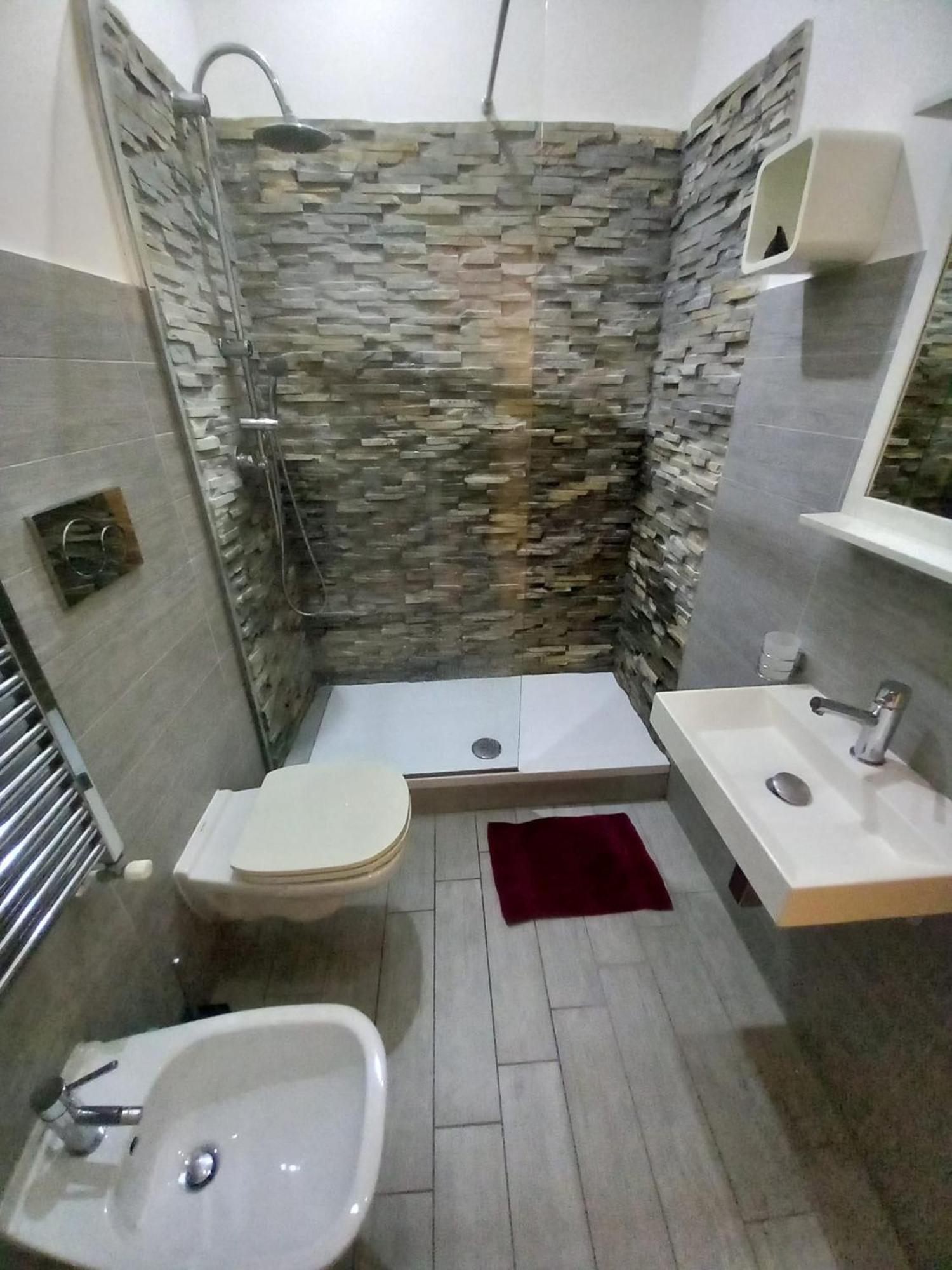 3 Station Free Parking Apartment *