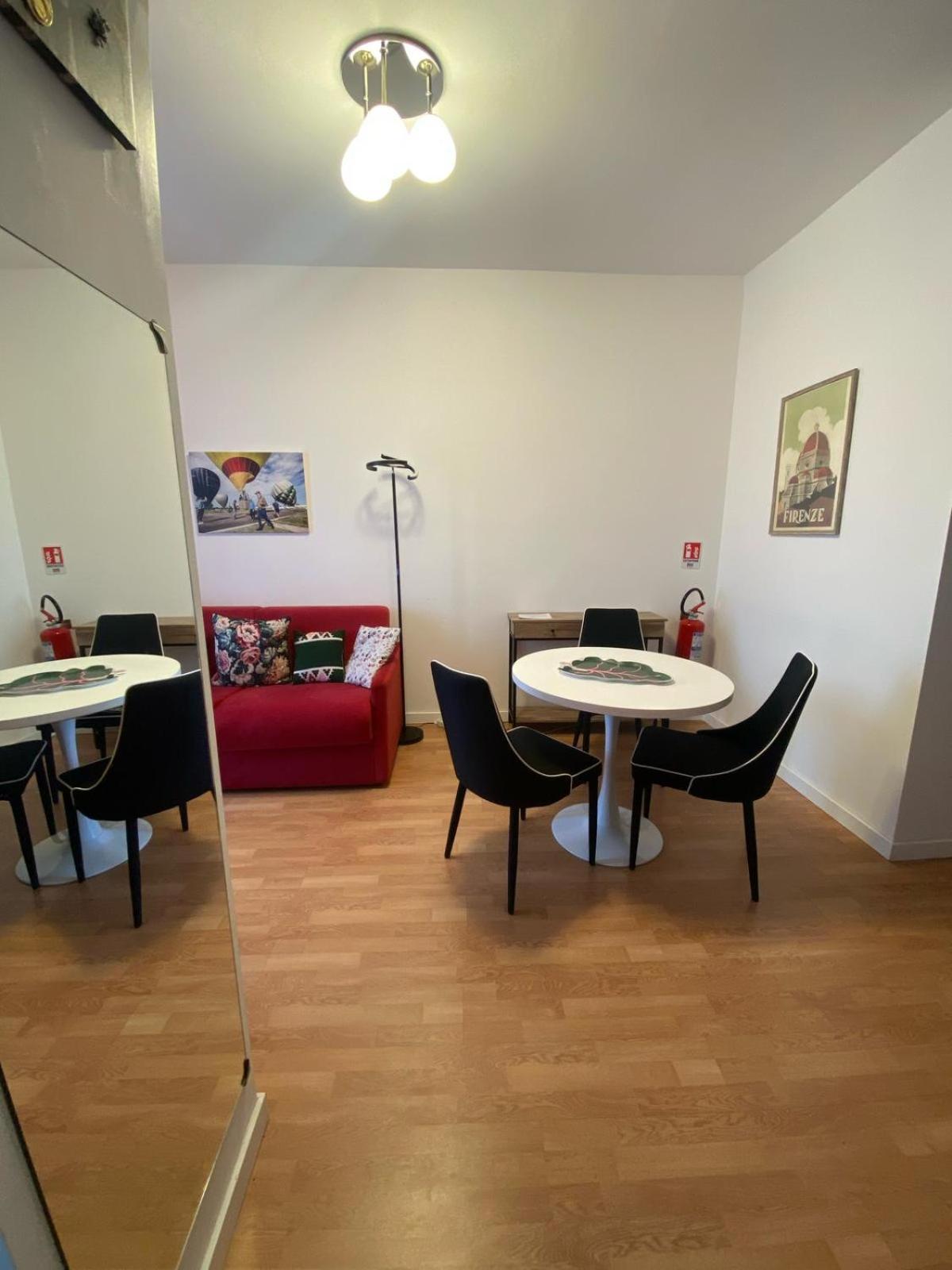 I Host - Scheiwiller 5 * Milano