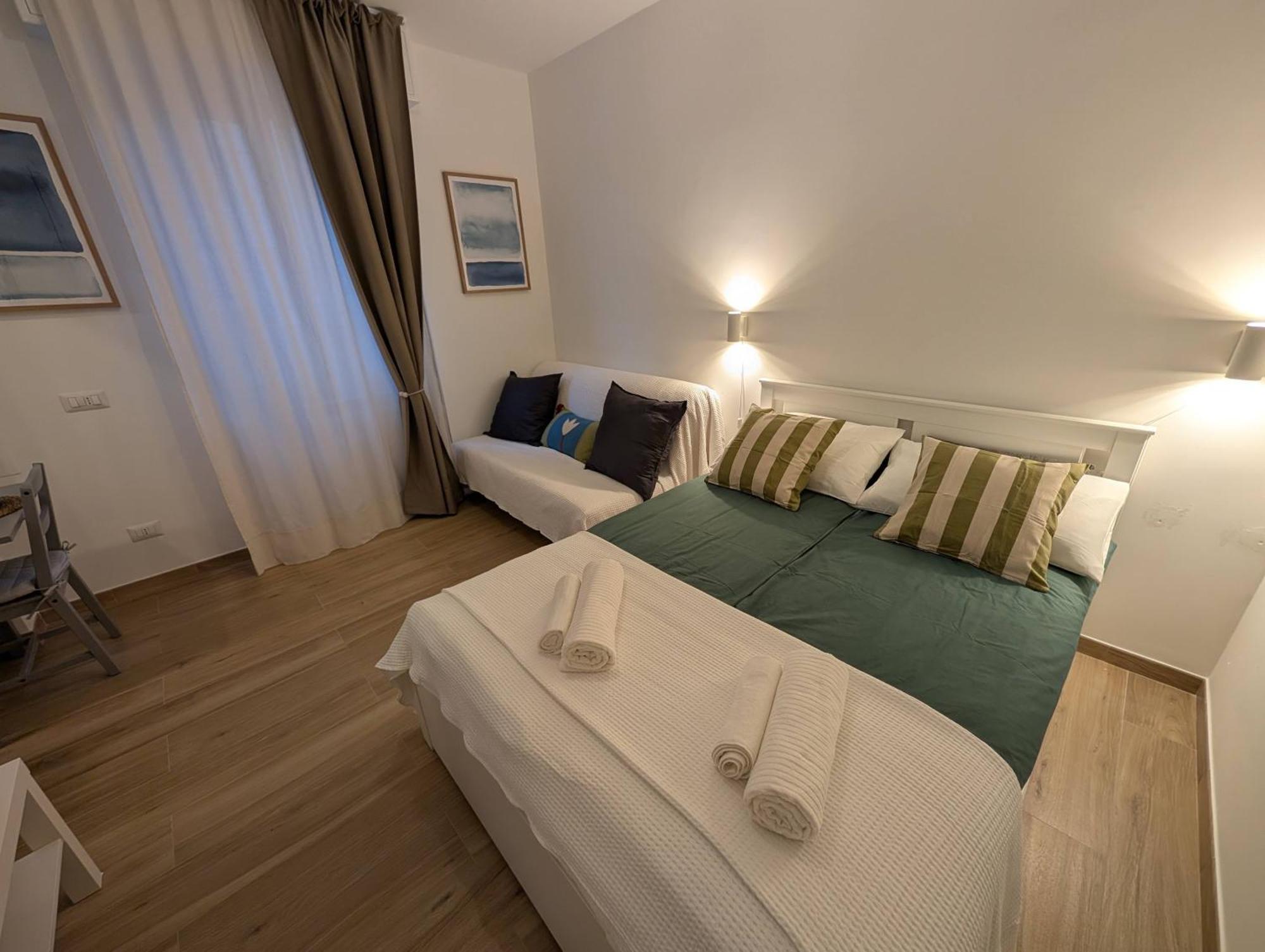 Loreto 15 Mins From Duomo - M1 Rovereto Appartement