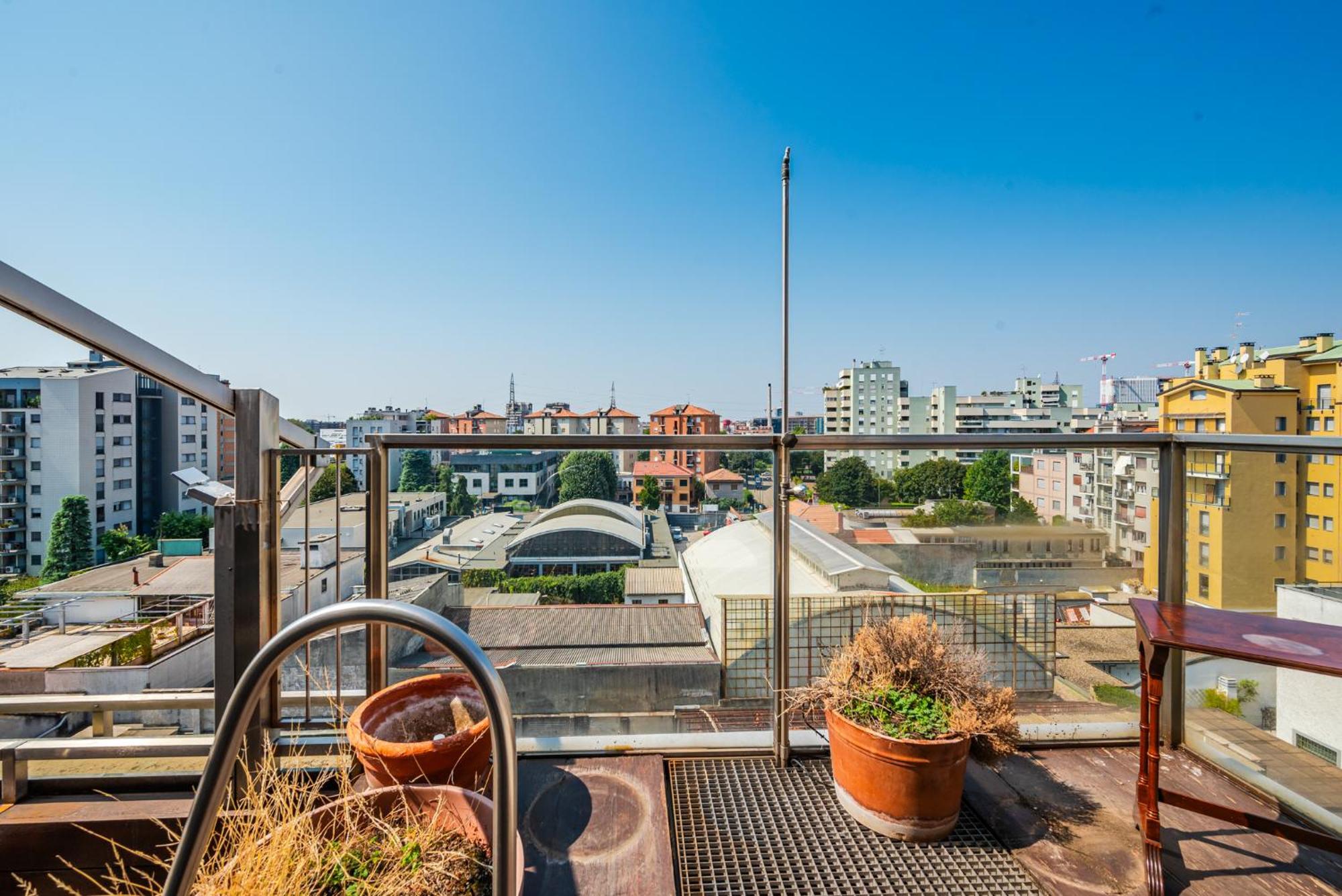 Luxury Penthouse - Sauna, Garage, Office, Terrace * Milano