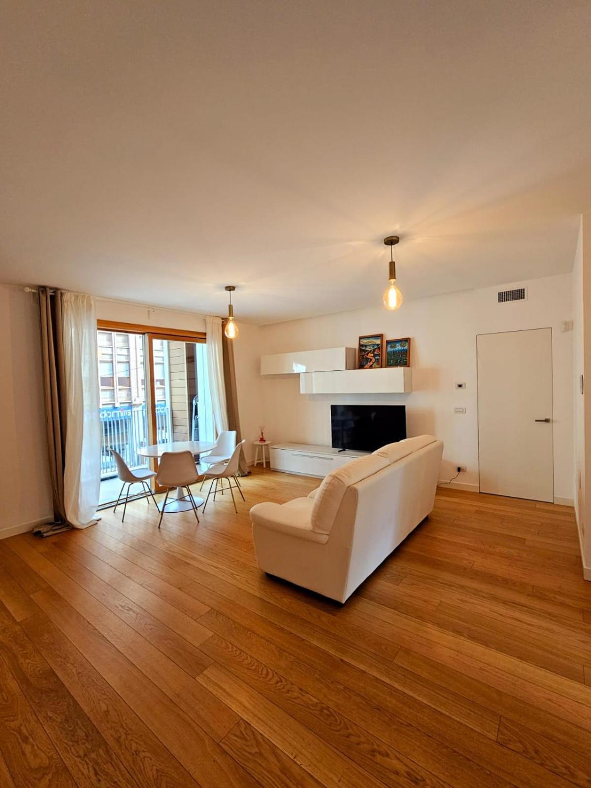 3-bedroom - Sleeps 7 - With Gym Appartamento Milano