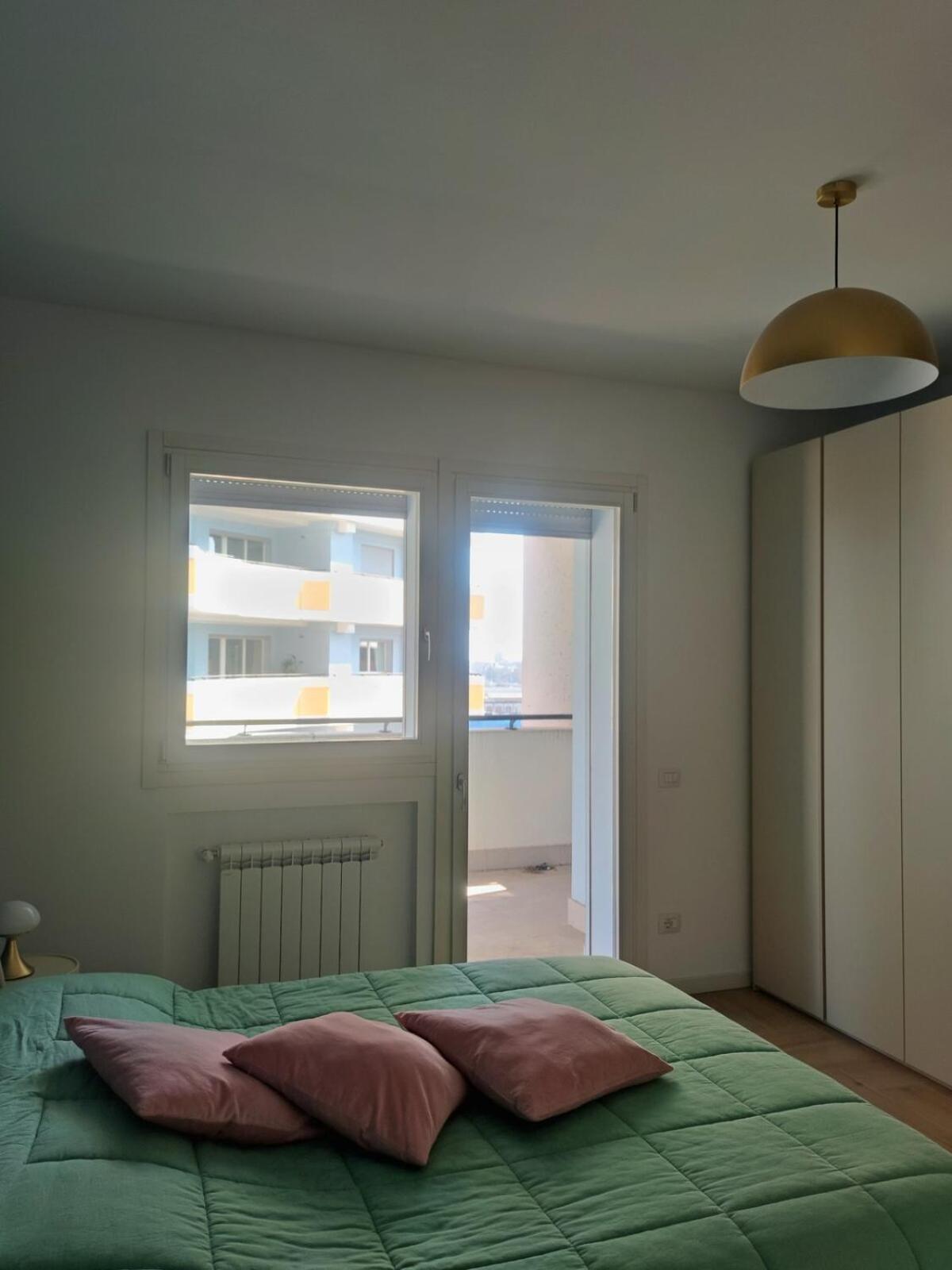 Moderno Bilocale Con Ampio Balcone Milano