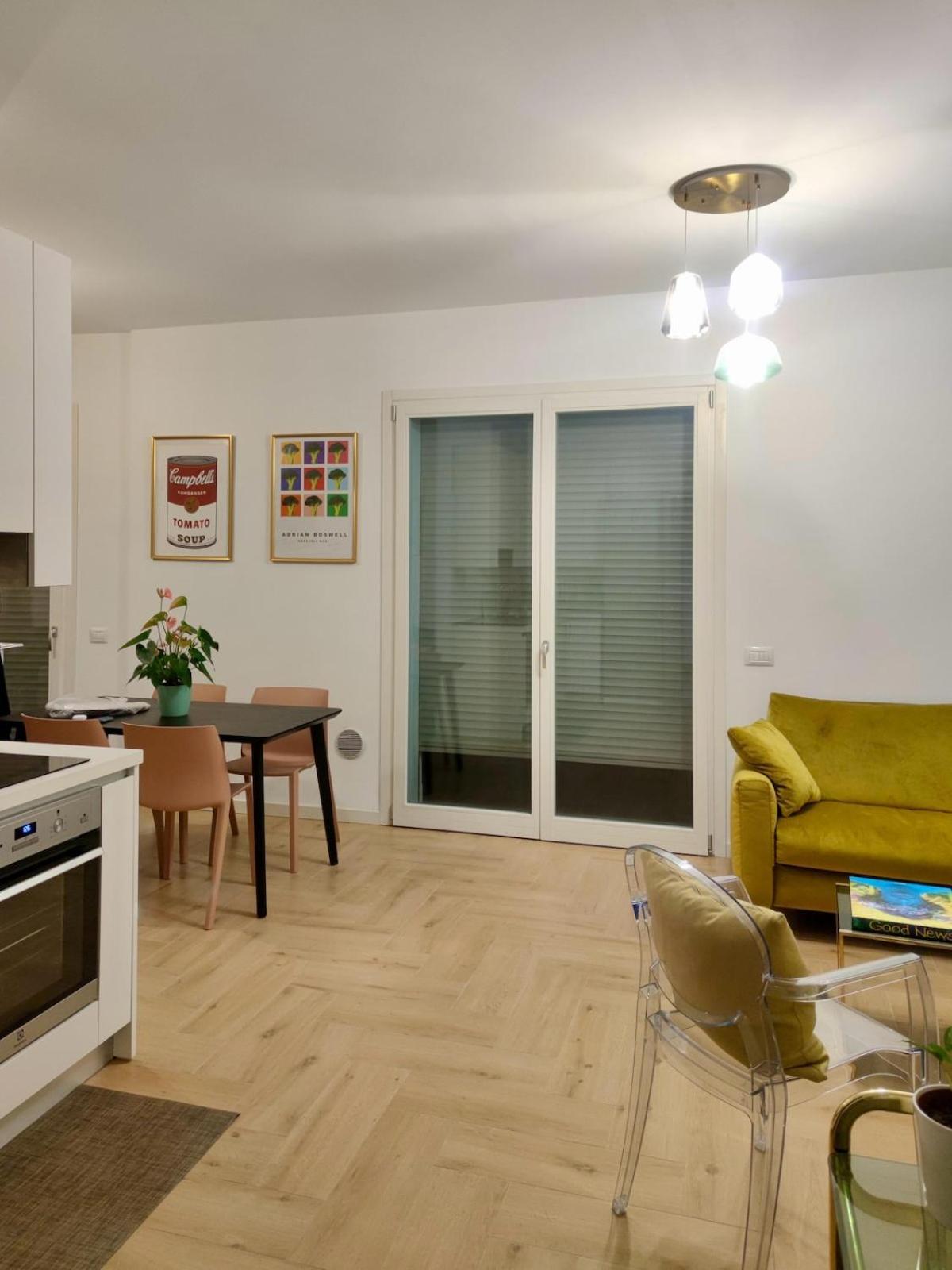 Appartamento Moderno Bilocale Con Ampio Balcone Milano