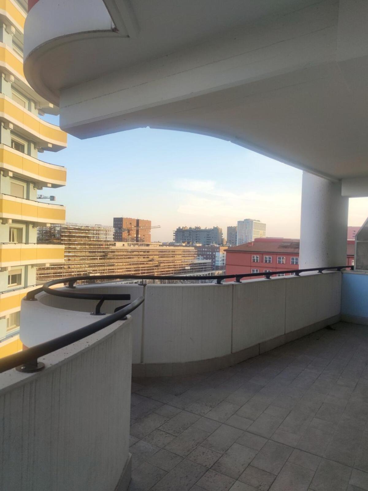 Moderno Bilocale Con Ampio Balcone Appartamento *
