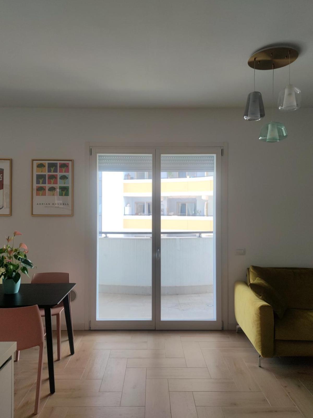 Appartamento Moderno Bilocale Con Ampio Balcone Milano