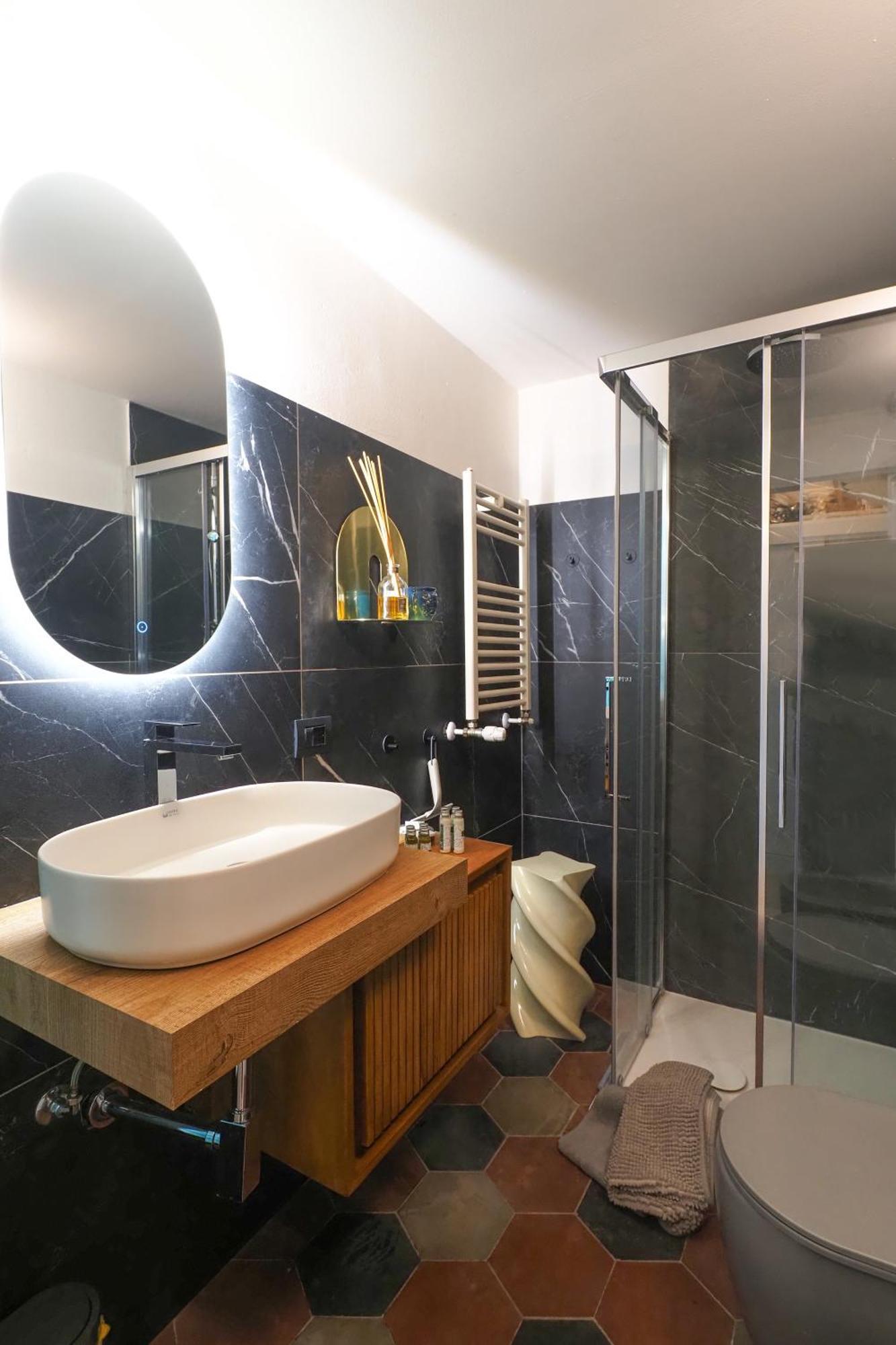 Charming In The Heart Of China Town * Milaan