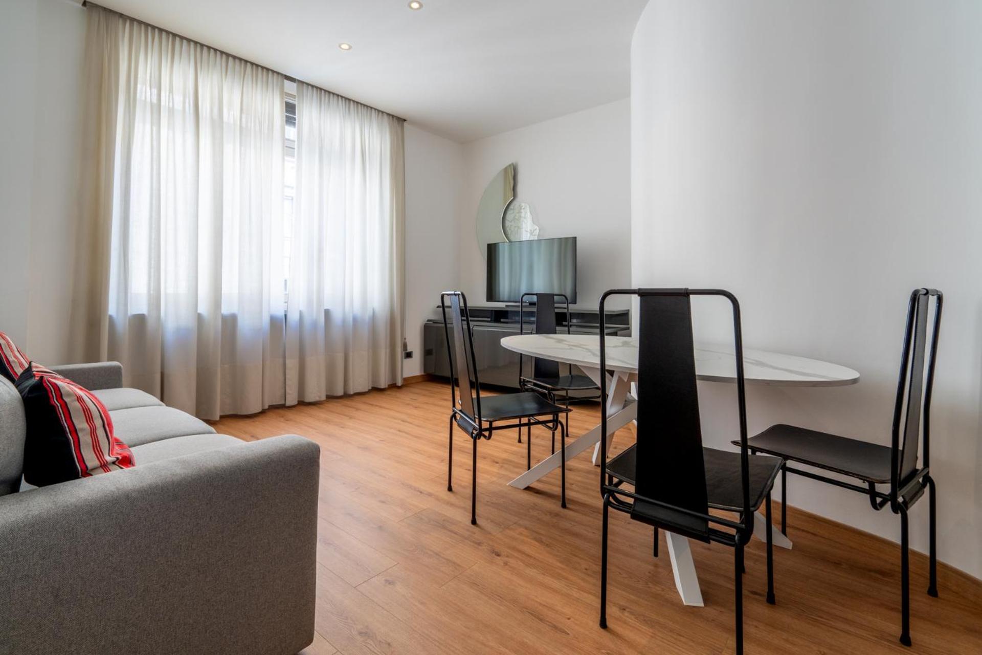 Italianflat - Spacious 3 Bedroom With Balcony San Babila Area * Mailand