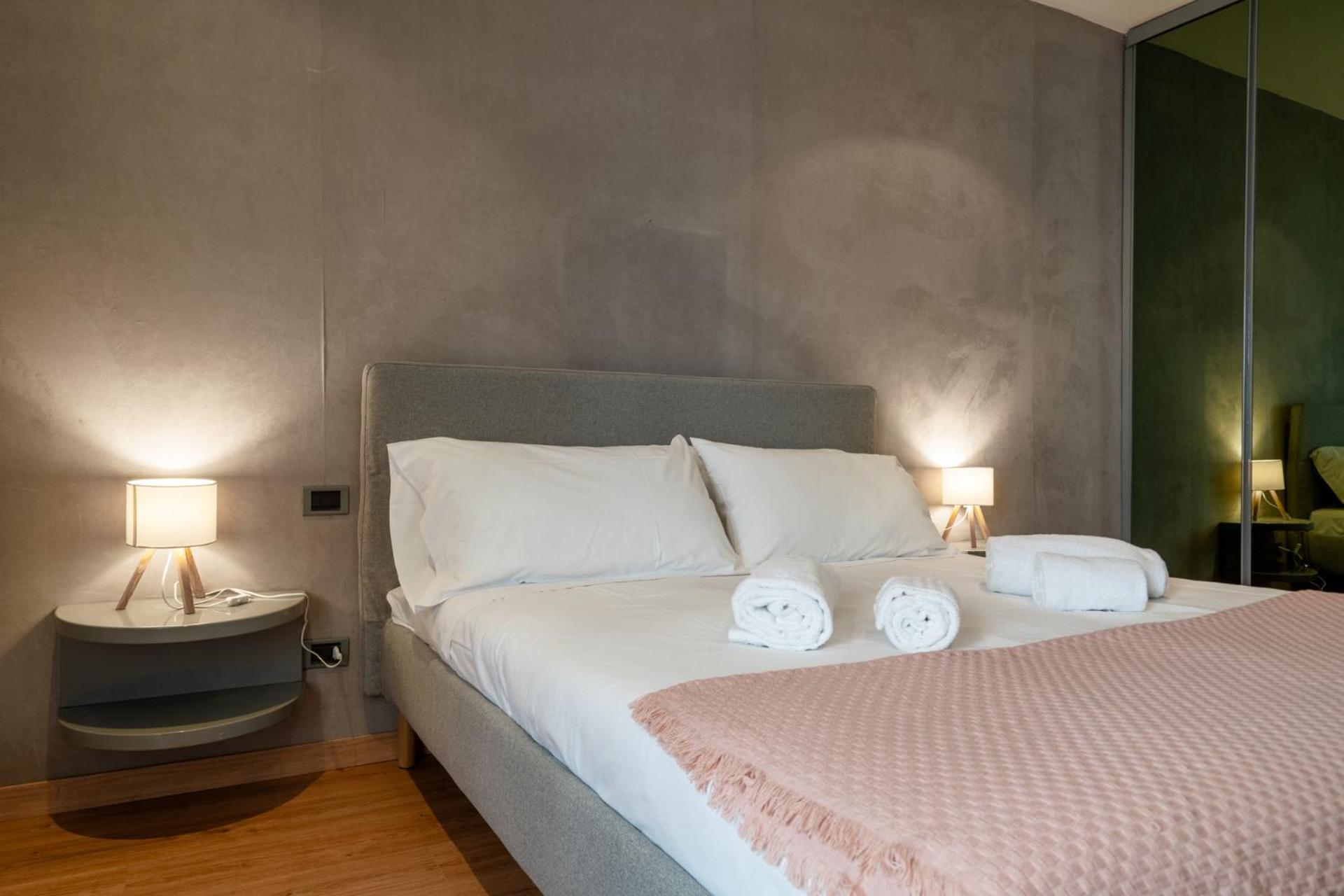 Italianflat - Spacious 3 Bedroom With Balcony San Babila Area Leilighet Milano
