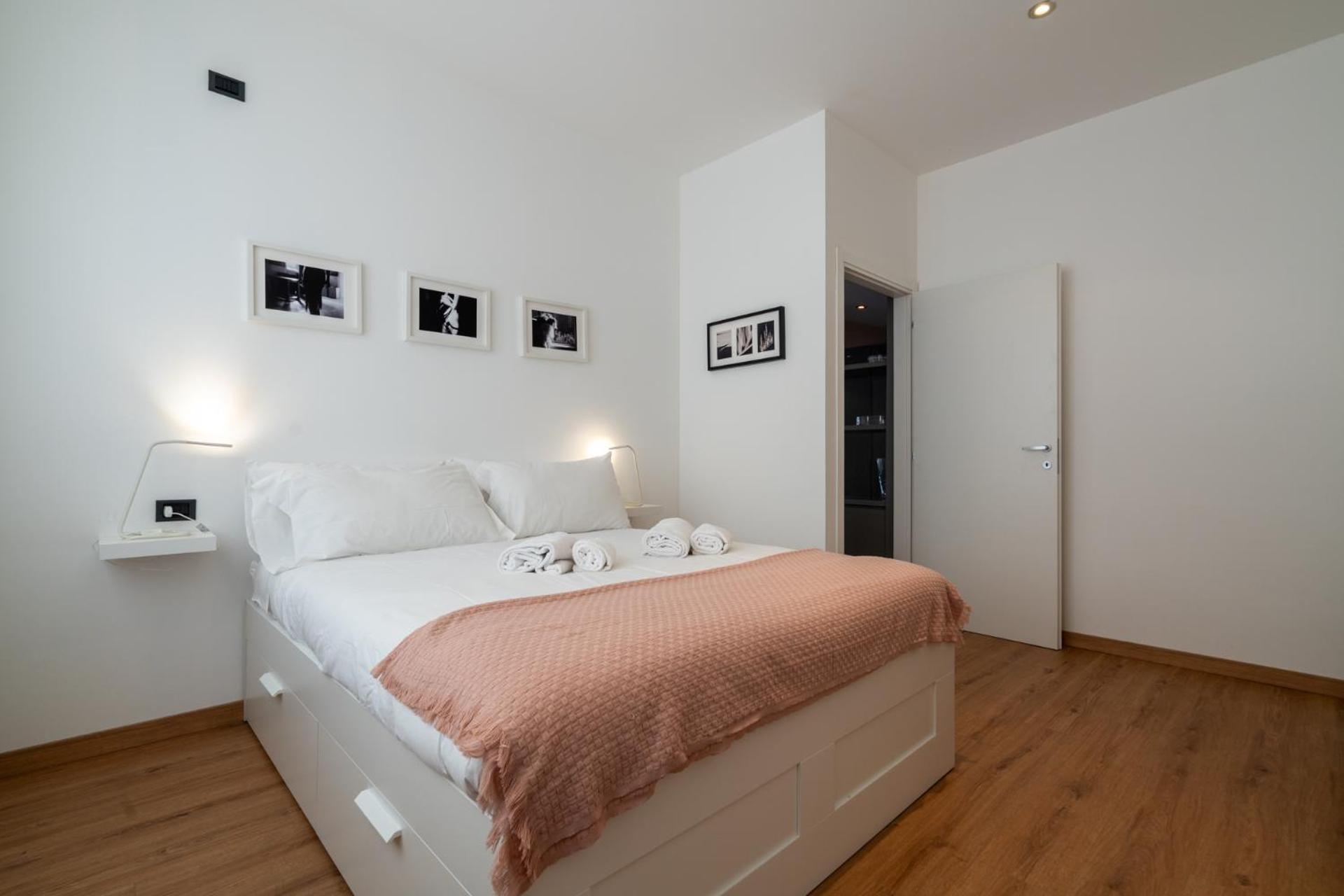 Italianflat - Spacious 3 Bedroom With Balcony San Babila Area Leilighet Milano
