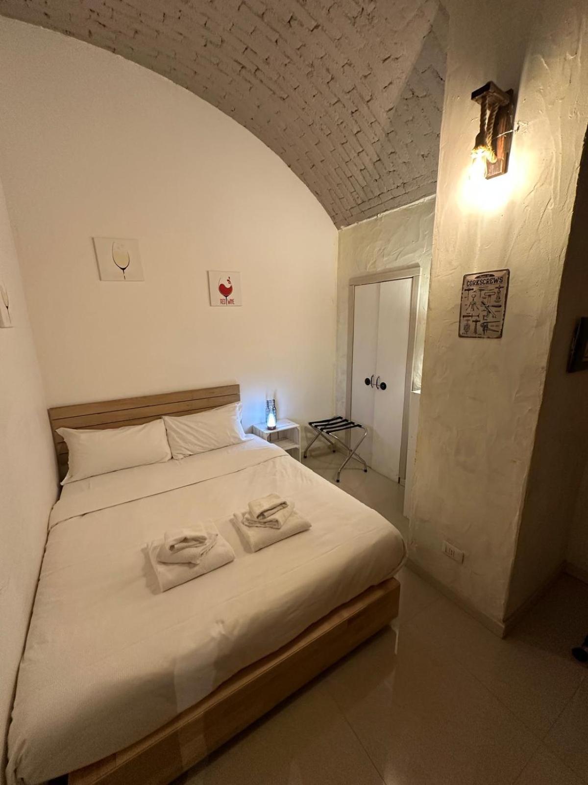 La Cantinetta Di - The Wine Cave In Appartamento Milano