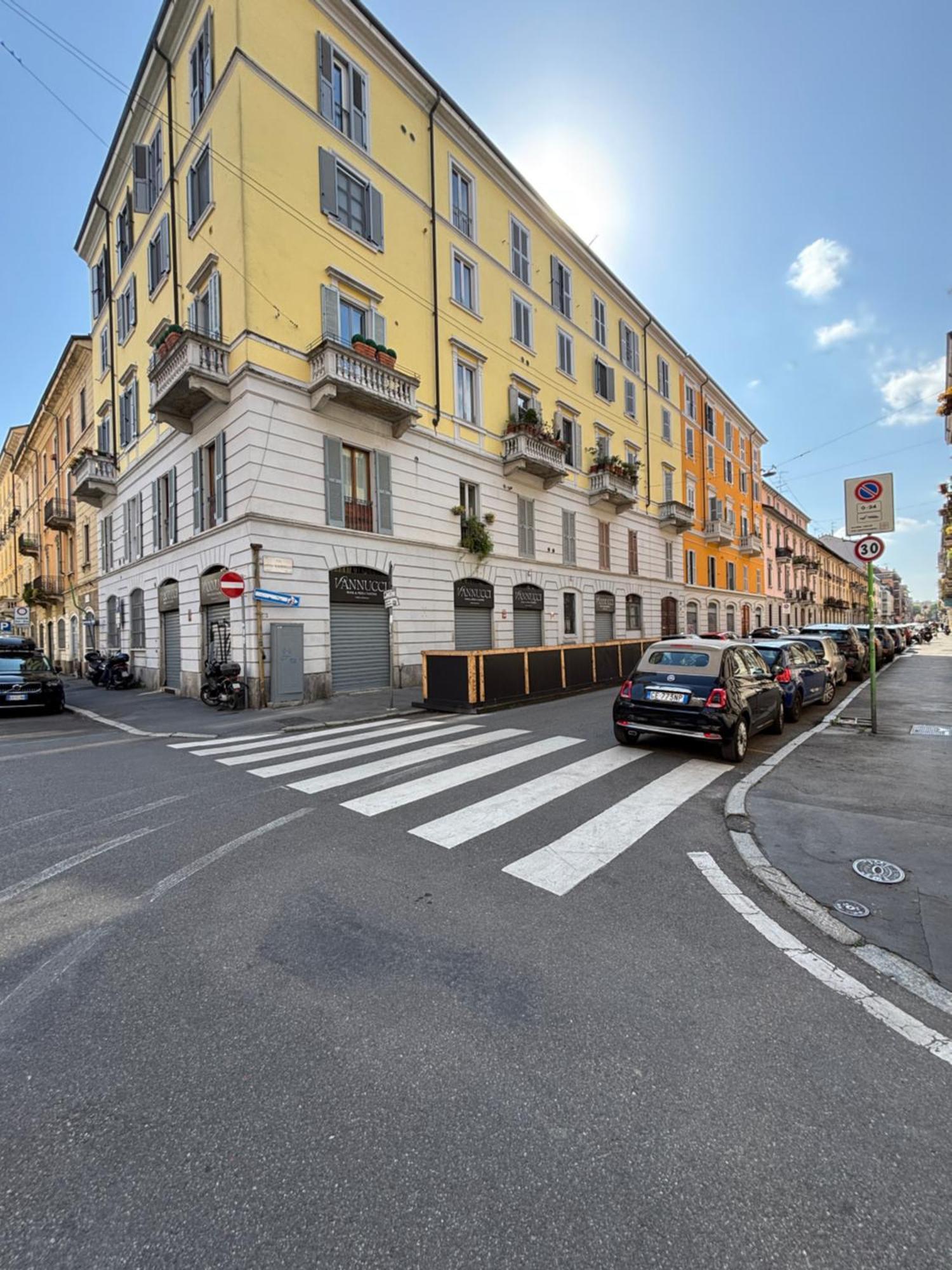 La Vecchia Milano-les Nubles Vannucci - Il Ballatoio E Il Cortile *