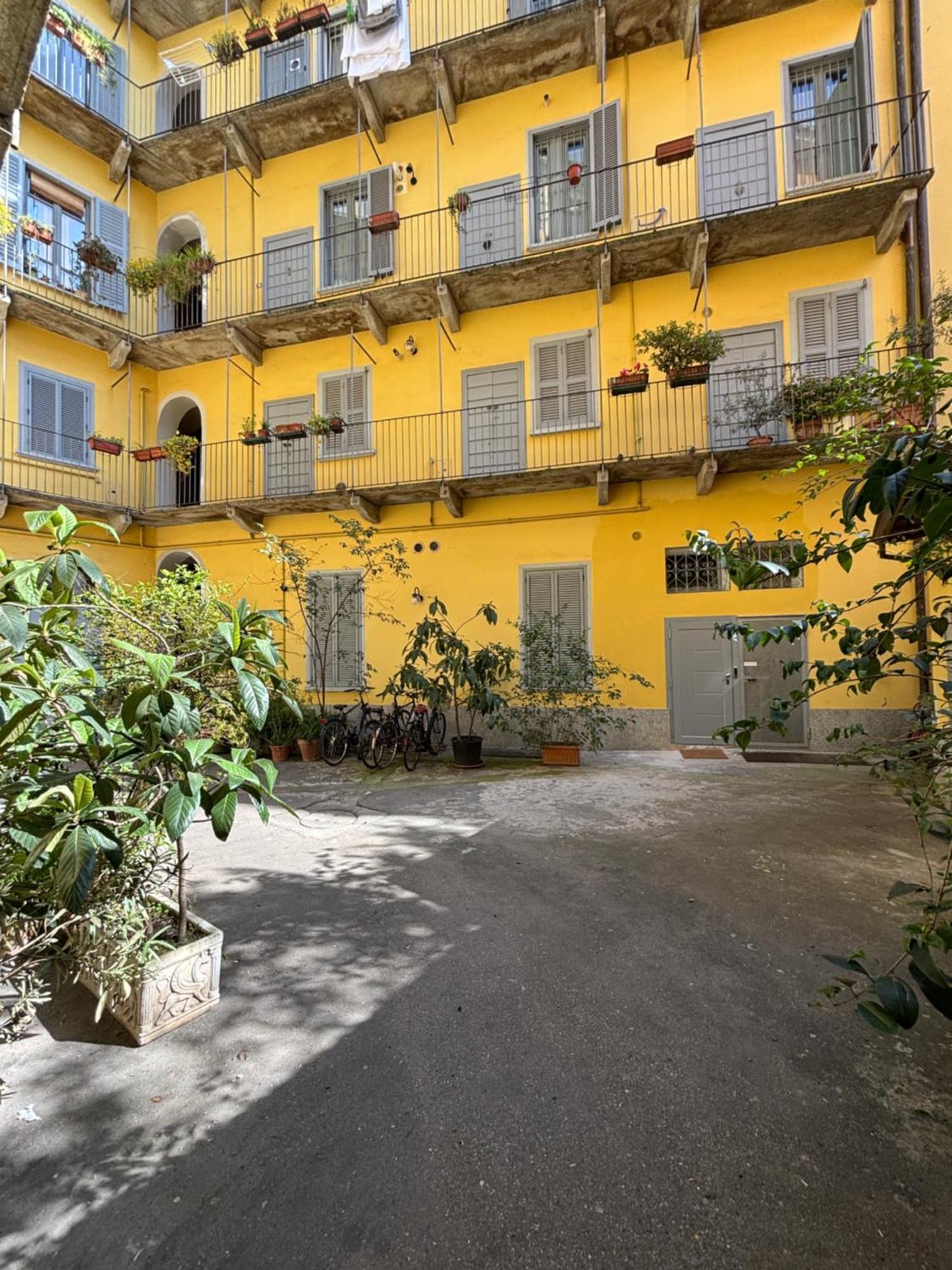 La Vecchia Milano-les Nubles Vannucci - Il Ballatoio E Il Cortile *
