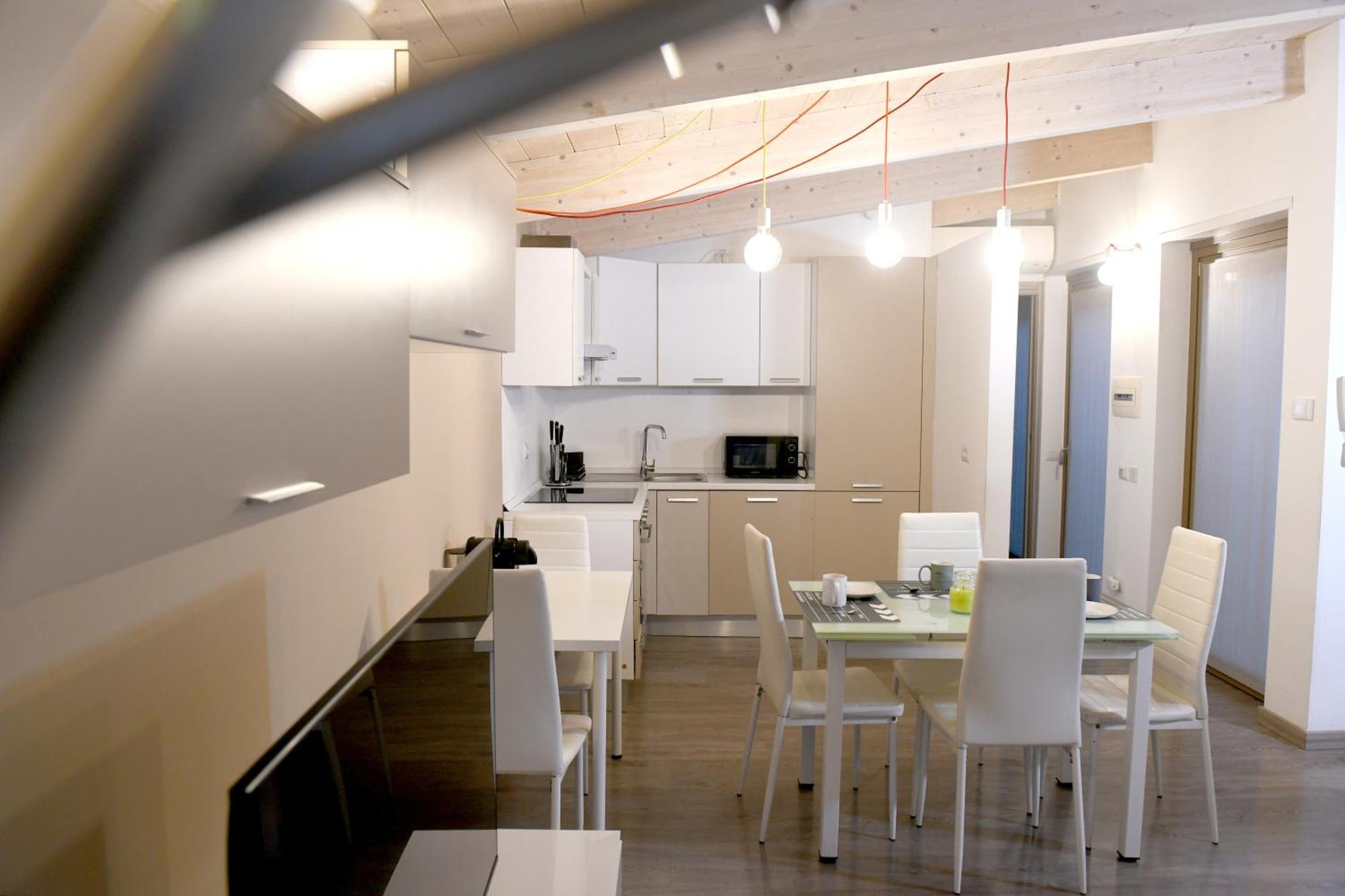 Apartment Dingo's House - 5 Minutes From M3 *
