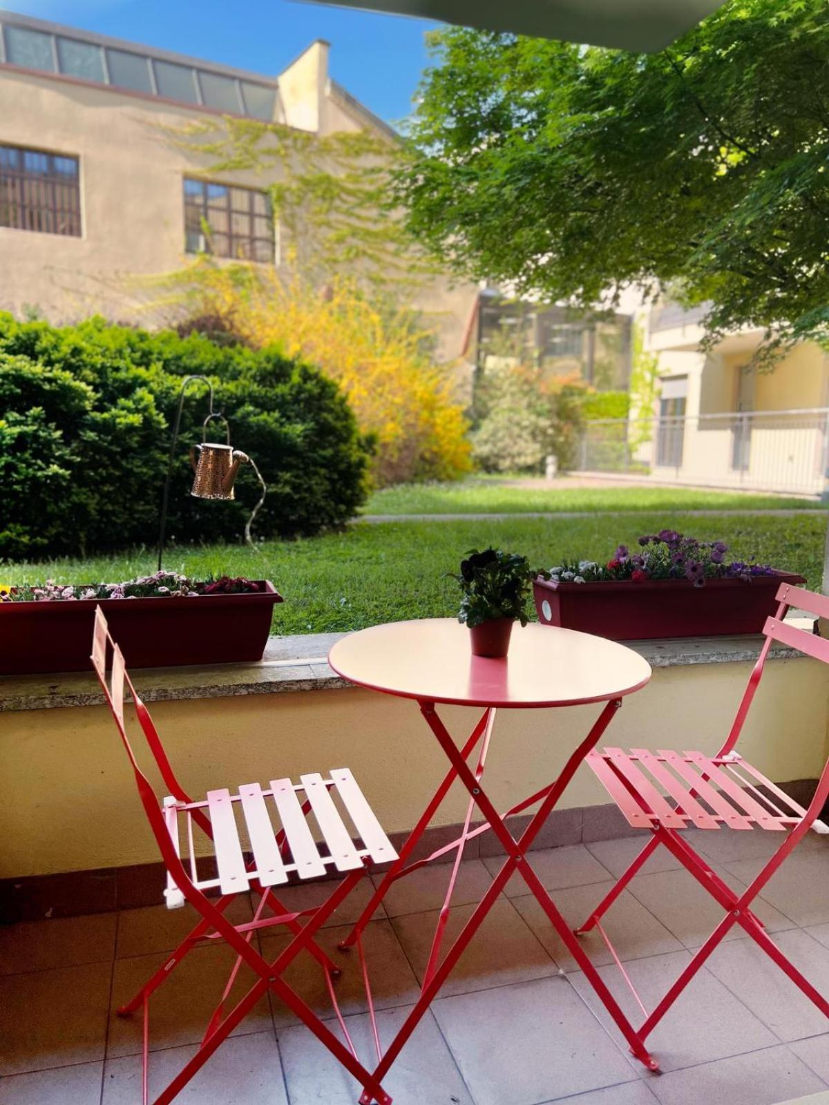 Appartamento Laura S Garden - Romantic Place And Private Parking Milano