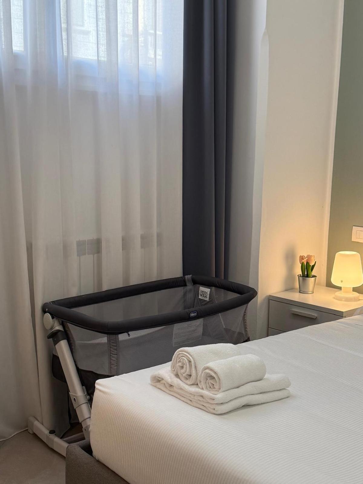 Elegant 3 - Level Loft - 3 Bedrooms, 3 Baths, Fast Wi-fi * Milano