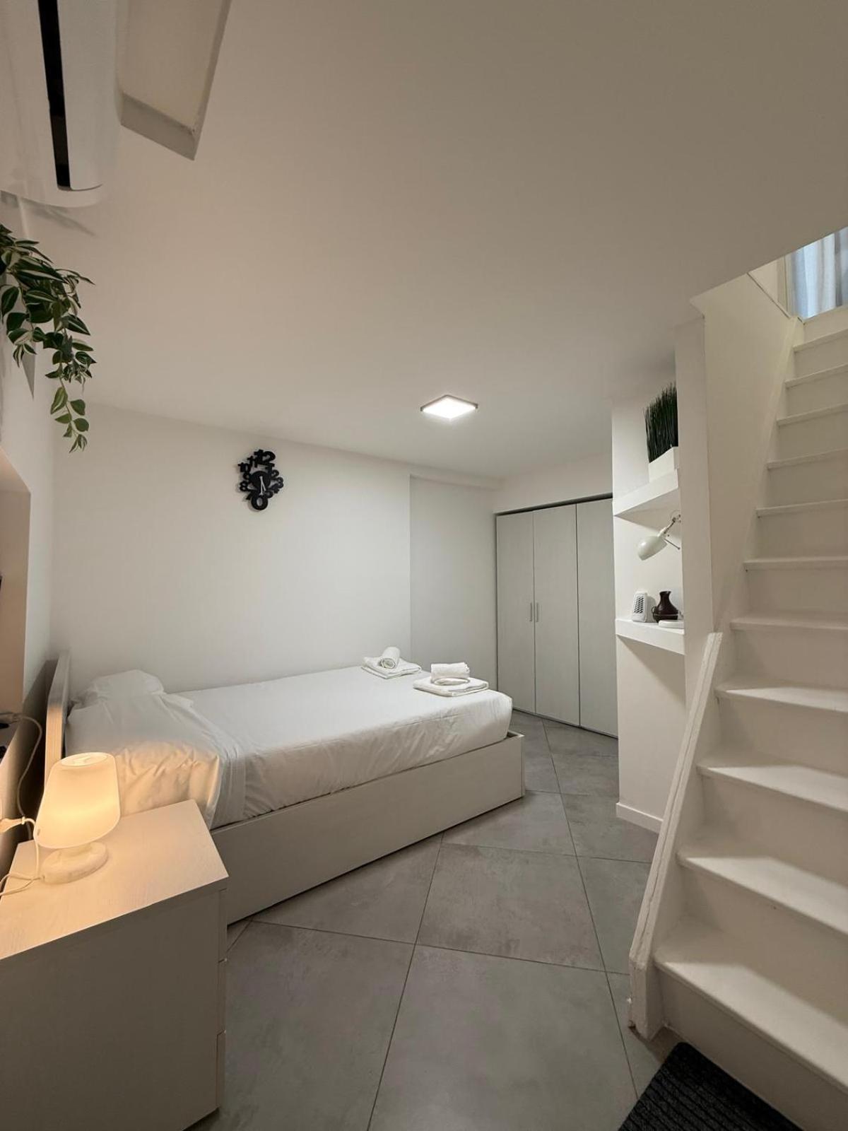 Elegant 3 - Level Loft - 3 Bedrooms, 3 Baths, Fast Wi-fi * Milano