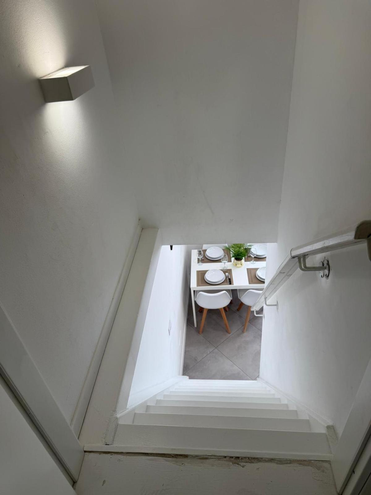 Elegant 3 - Level Loft - 3 Bedrooms, 3 Baths, Fast Wi-fi