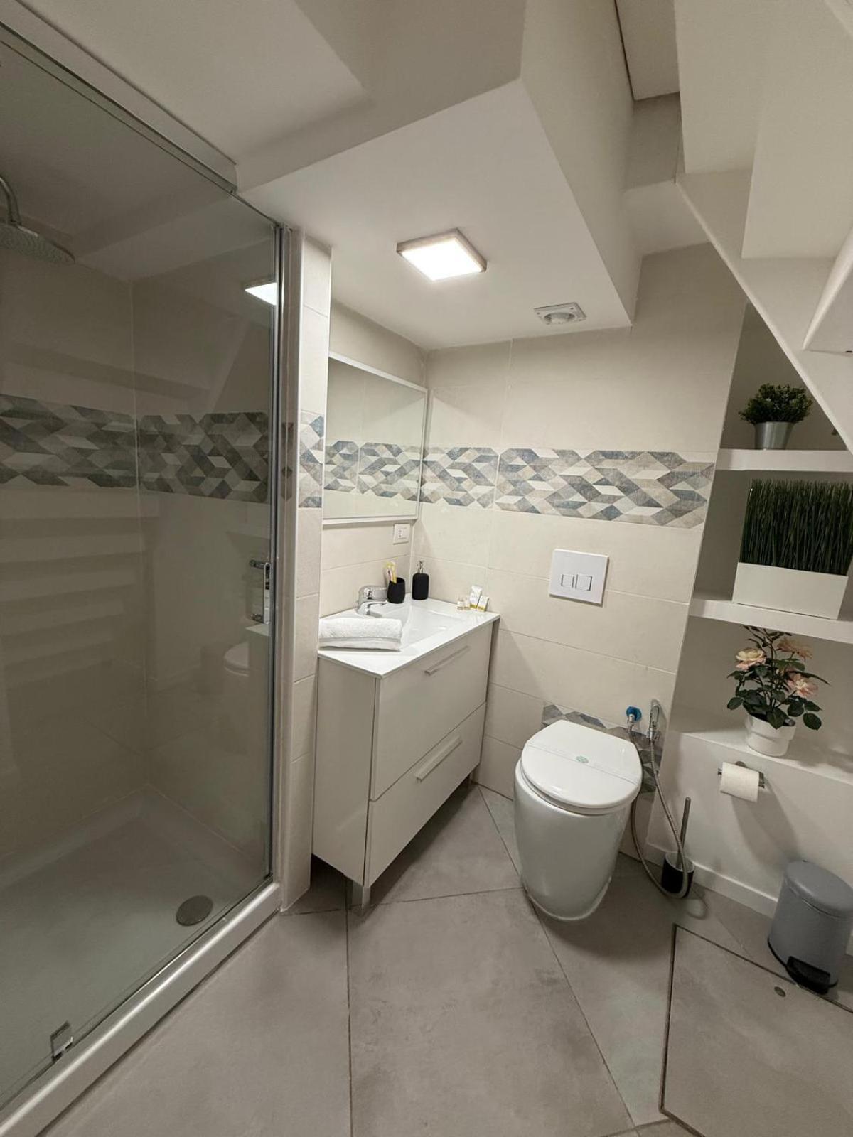 Elegant 3 - Level Loft - 3 Bedrooms, 3 Baths, Fast Wi-fi Milano