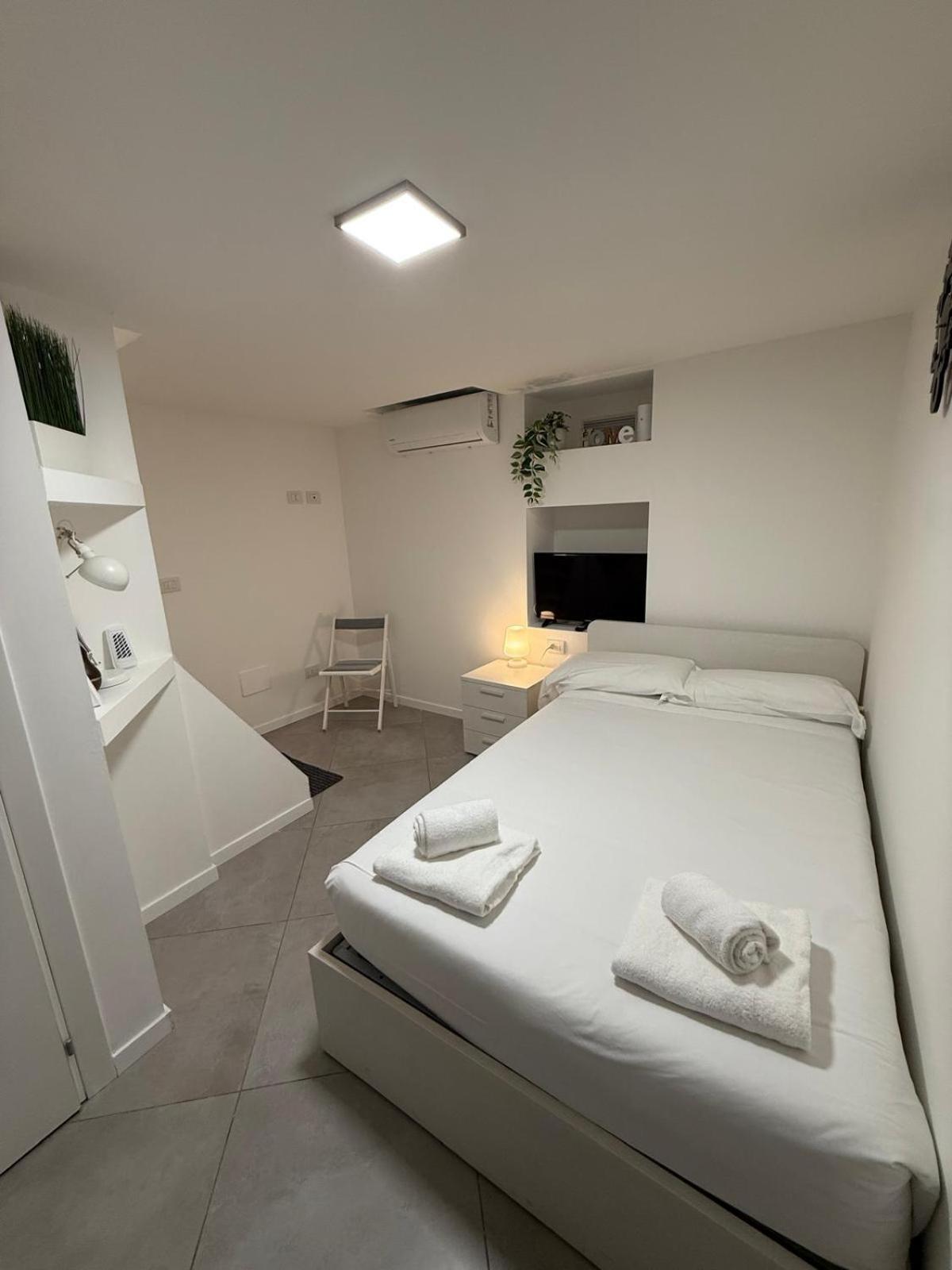 Elegant 3 - Level Loft - 3 Bedrooms, 3 Baths, Fast Wi-fi Appartamento