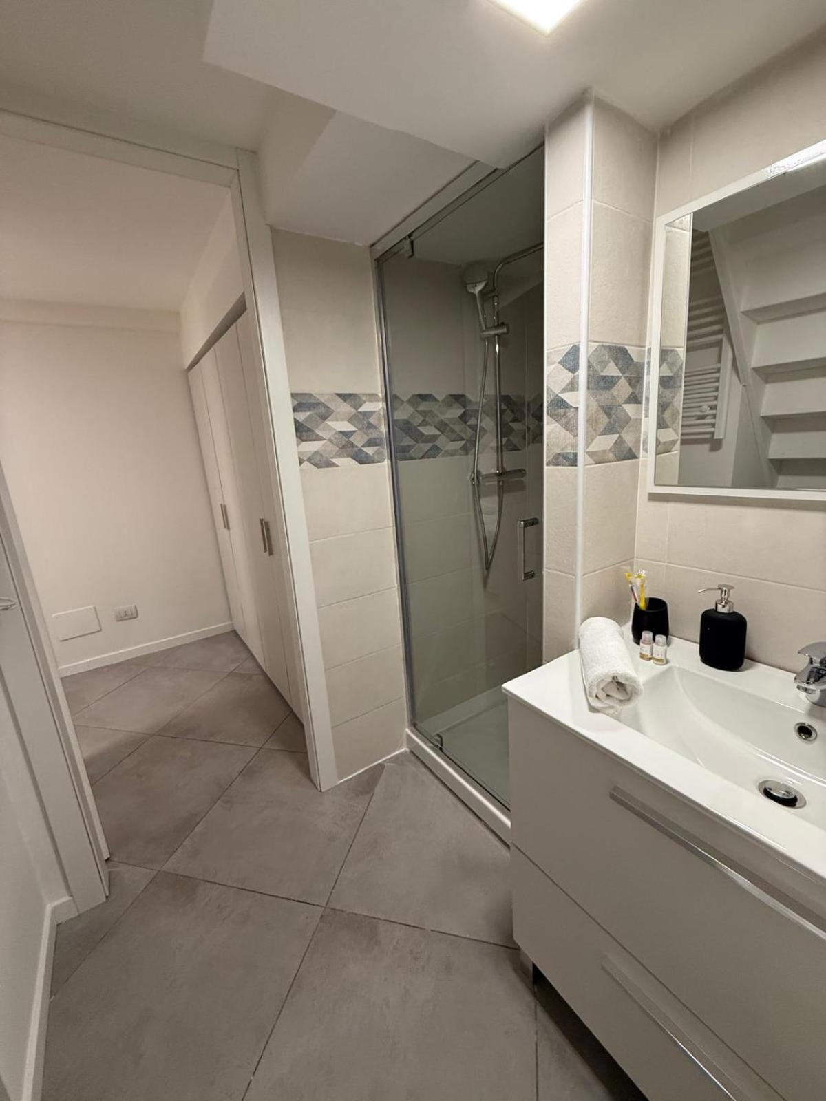 Elegant 3 - Level Loft - 3 Bedrooms, 3 Baths, Fast Wi-fi Appartamento