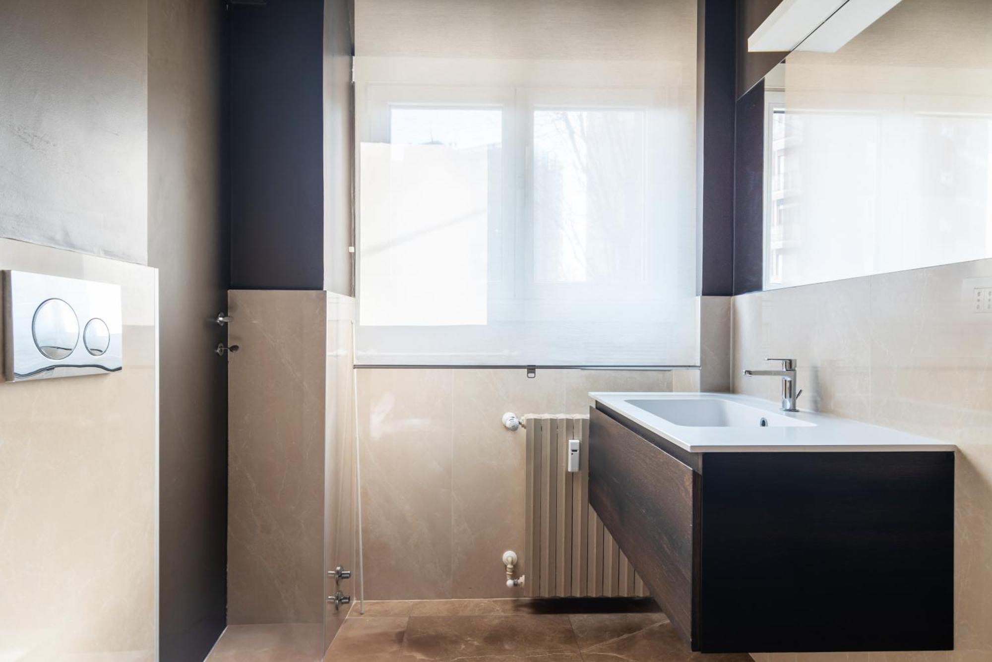 Spacious And Bright In The Center Apartment *