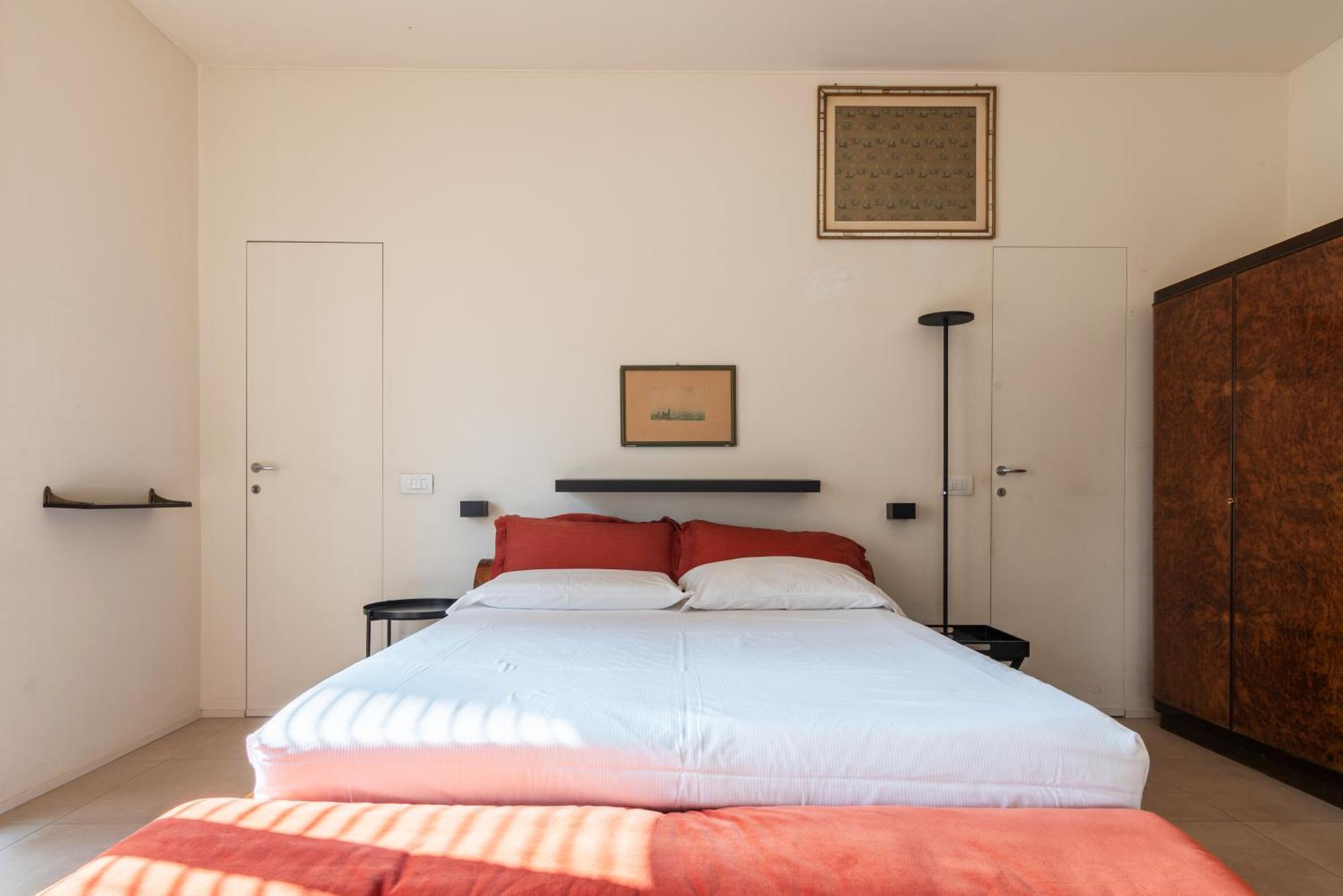 Spacious And Bright In The Center Milan