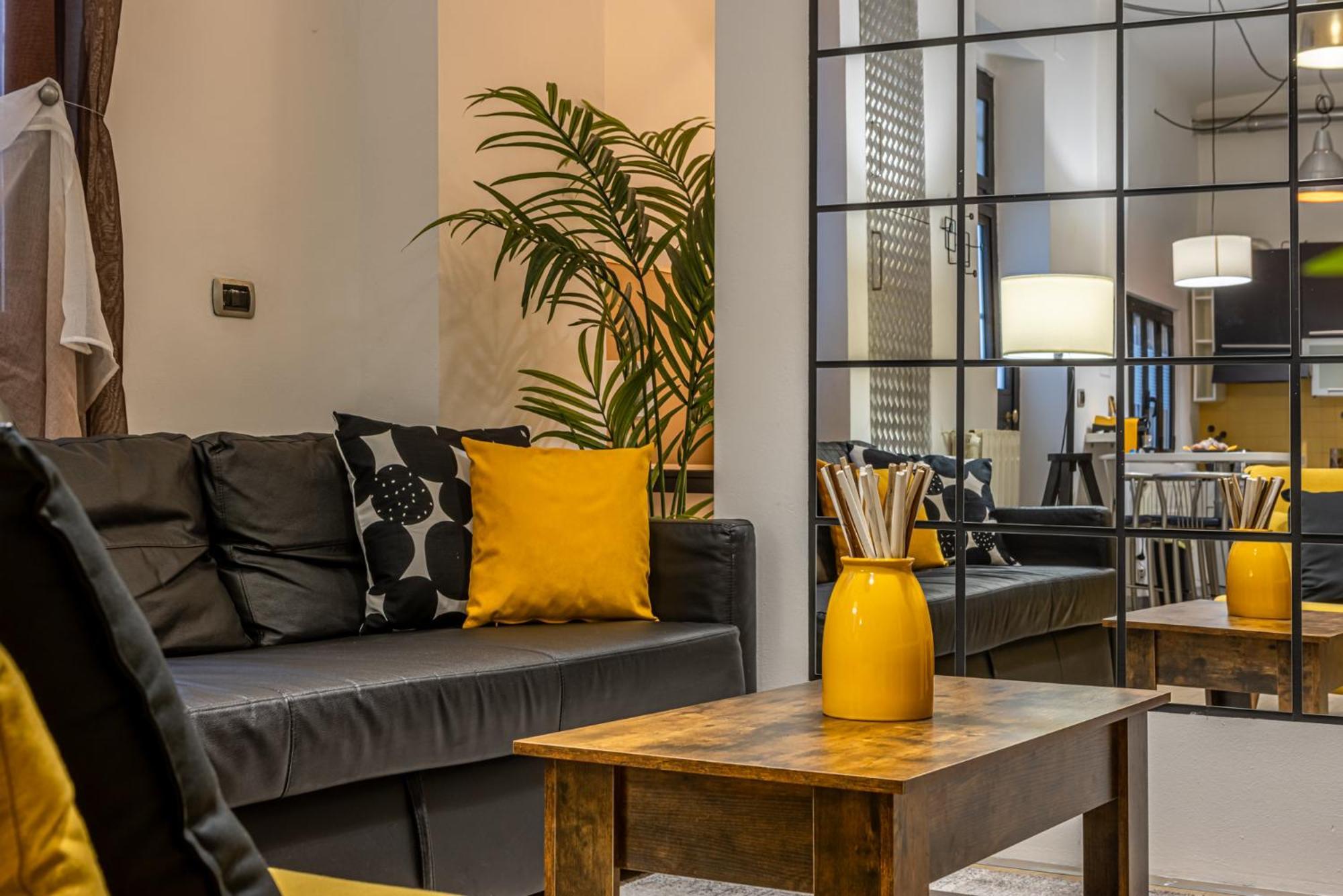 Industrial Loft Near The Centre Of *