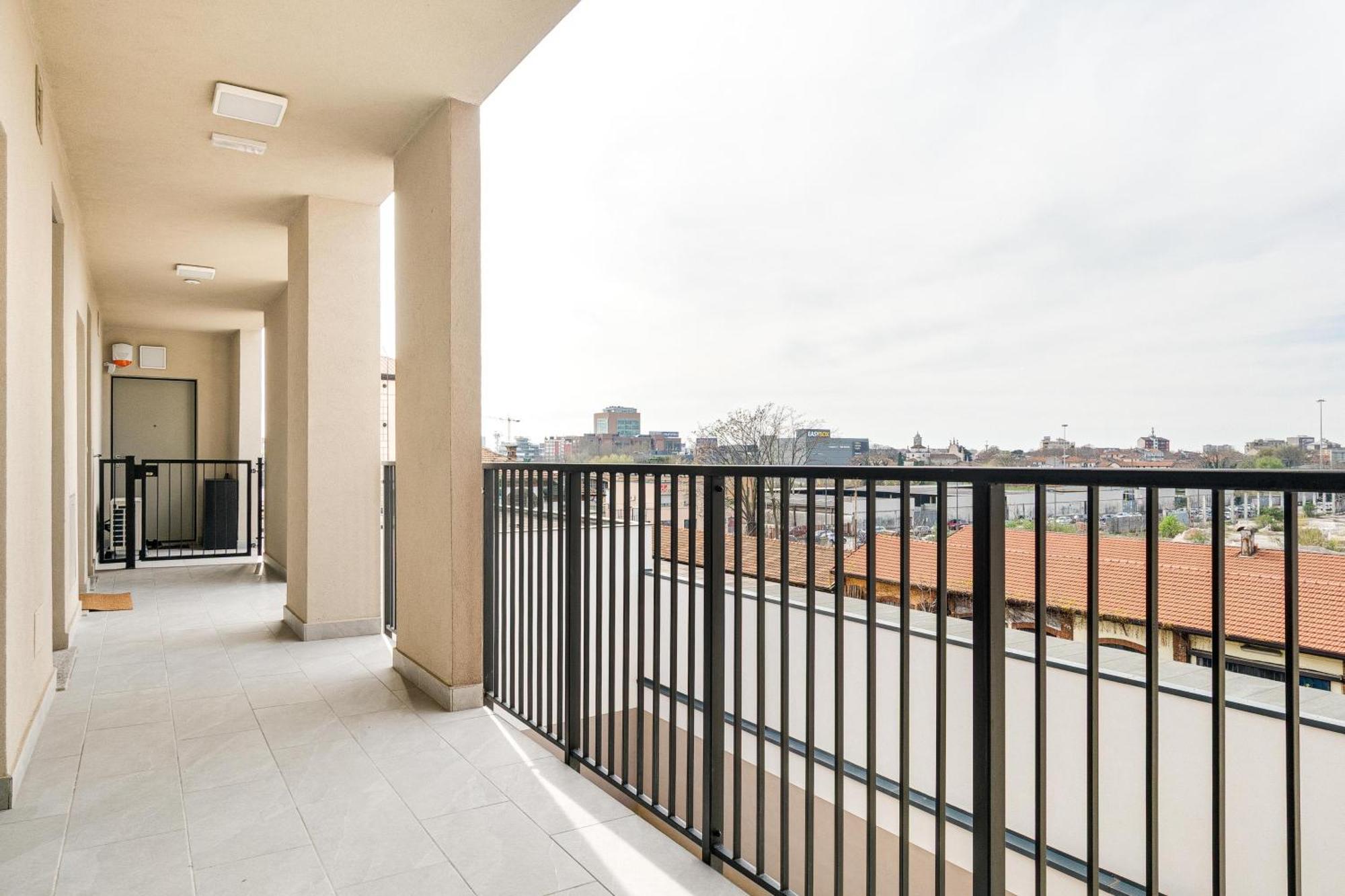 Certosa District - Modern Flat & Free Box Parking *