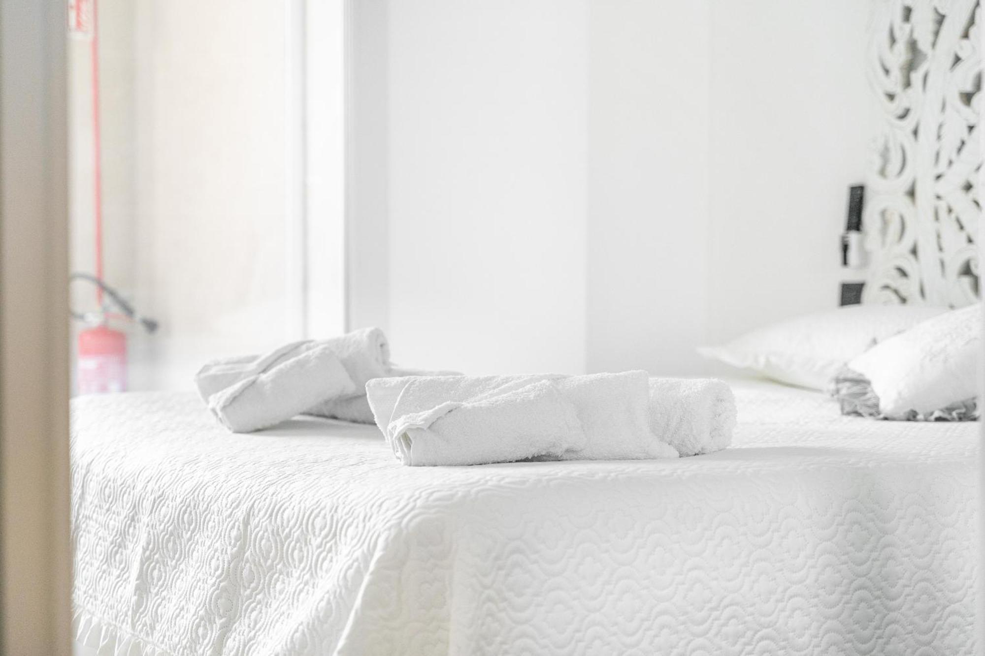 Certosa District - Modern Flat & Free Box Parking *