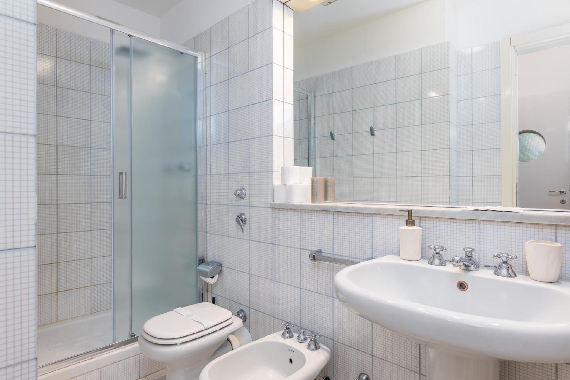 Elegant And Stylish Design In Brera Near The Metro Milano