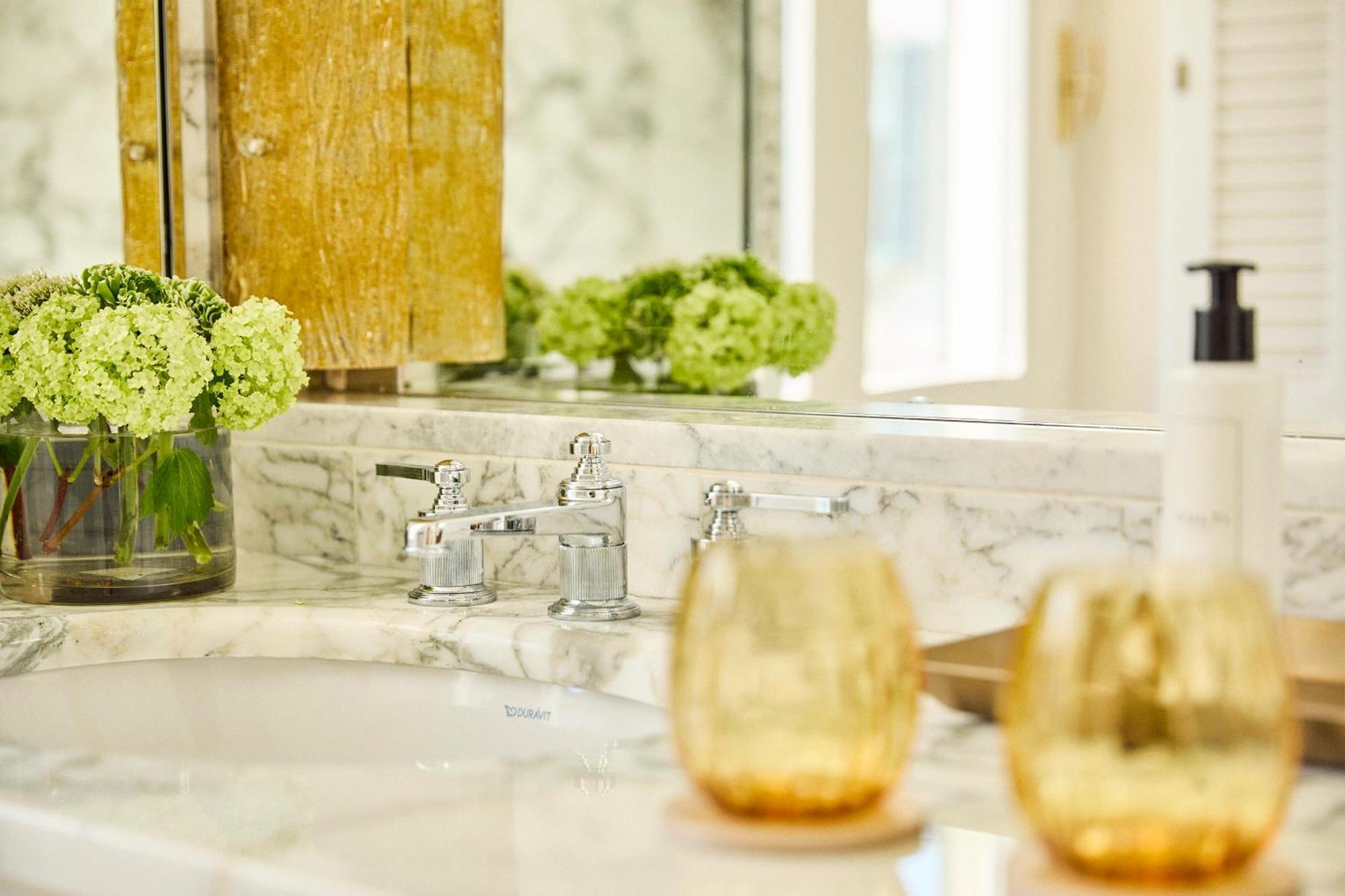 Four Seasons Hotel