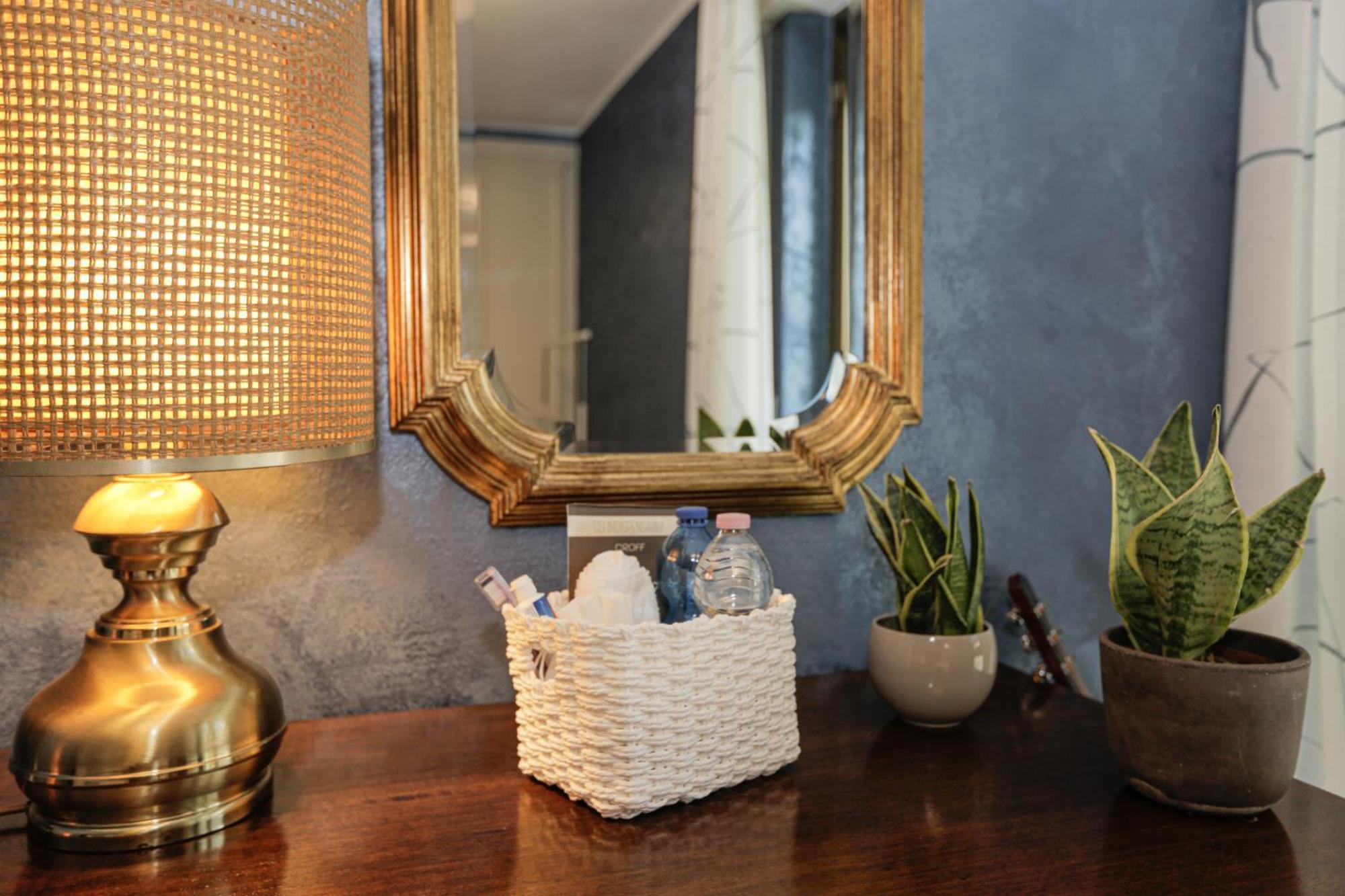 Cozy Room In Elegant Flat Shared With Alex, Tube 5 Min Walking Milano