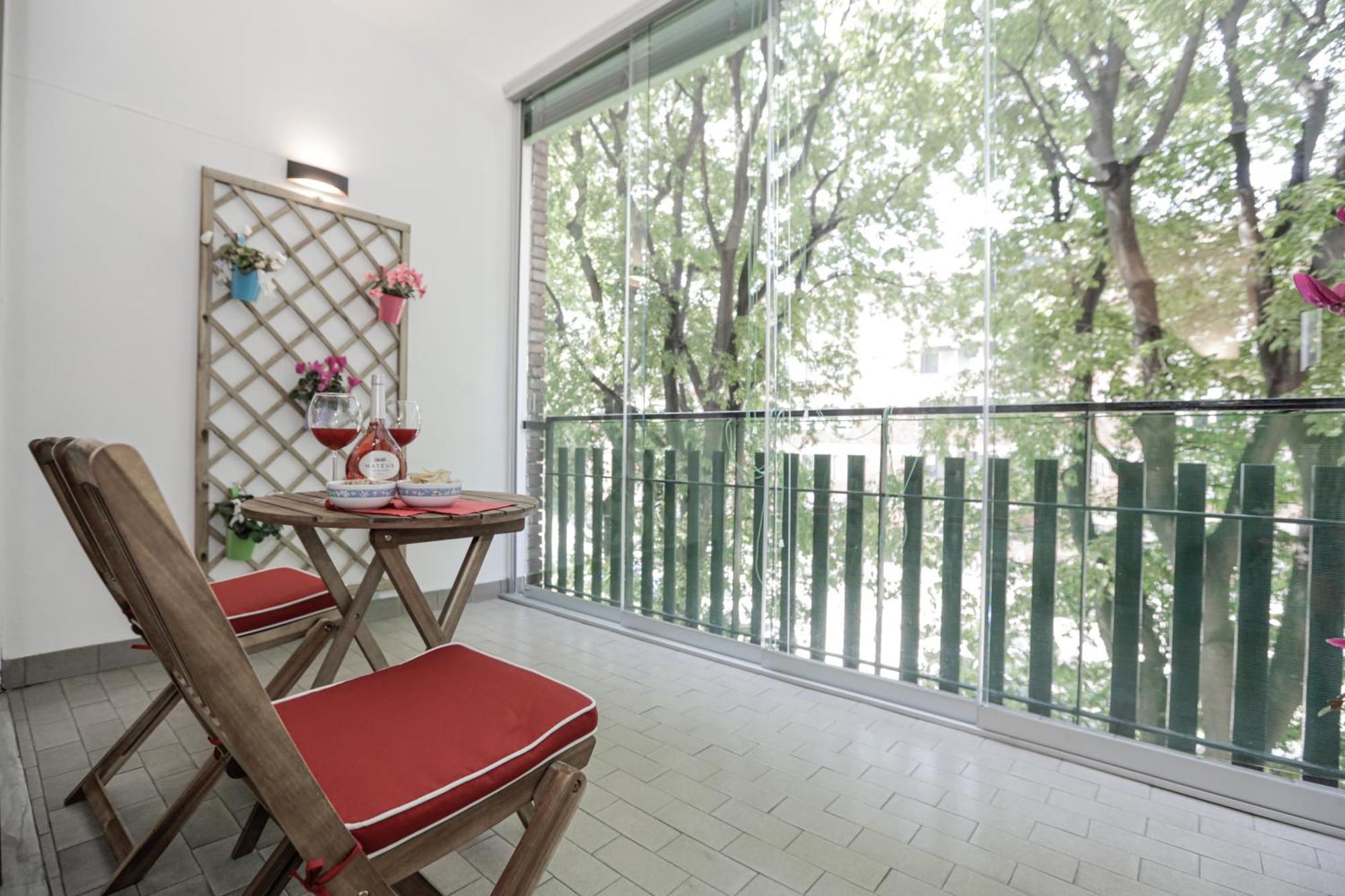 Cozy Room In Elegant Flat Shared With Alex, Tube 5 Min Walking Alloggio in famiglia Milano