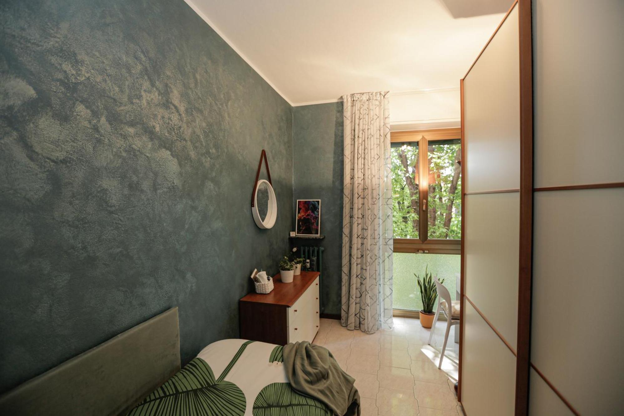 Cozy Room In Elegant Flat Shared With Alex, Tube 5 Min Walking Milano