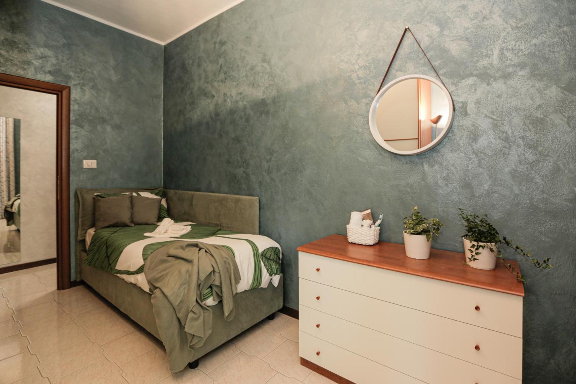 Cozy Room In Elegant Flat Shared With Alex, Tube 5 Min Walking Alloggio in famiglia Milano