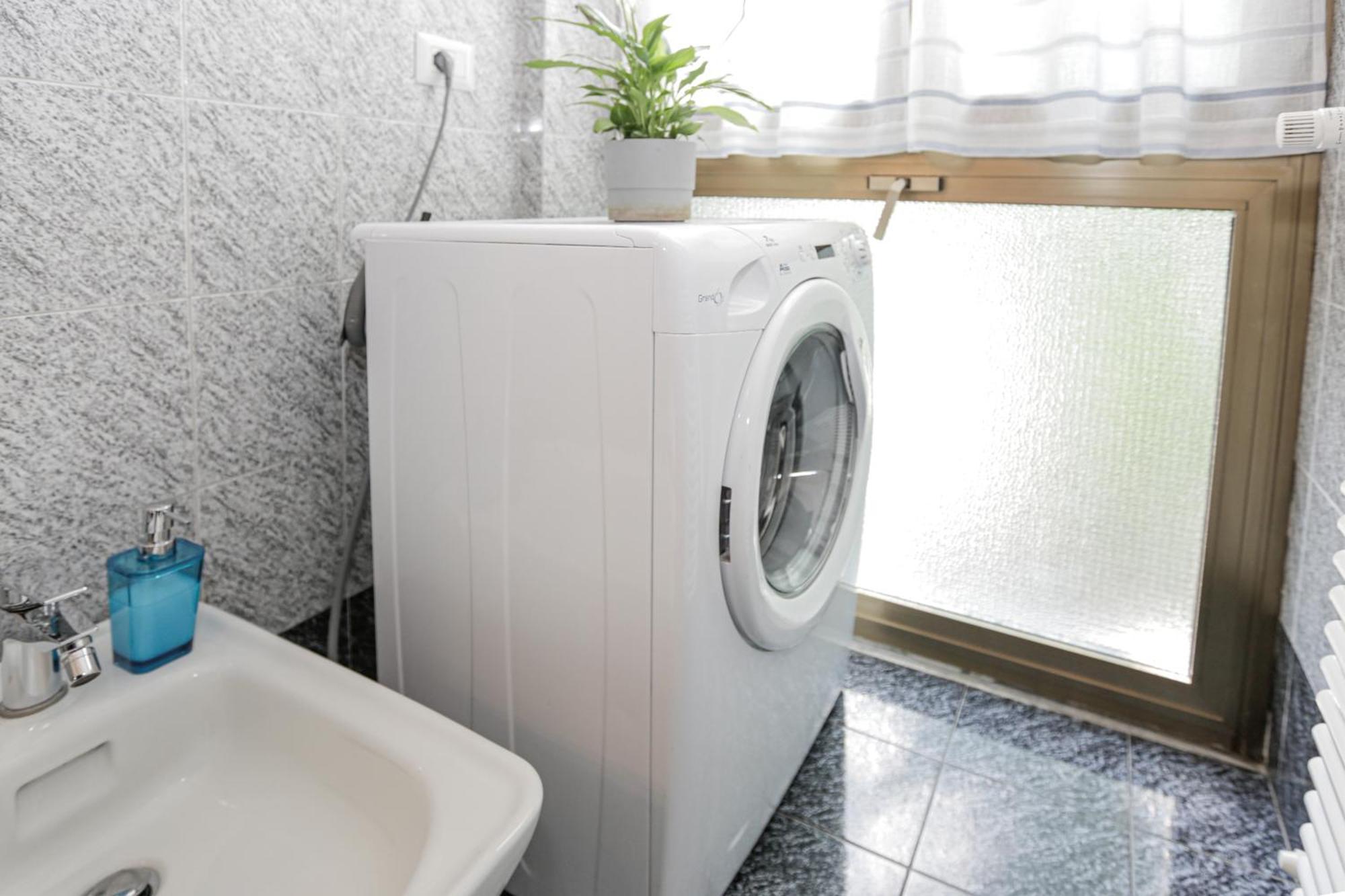 Cozy Room In Elegant Flat Shared With Alex, Tube 5 Min Walking Milano