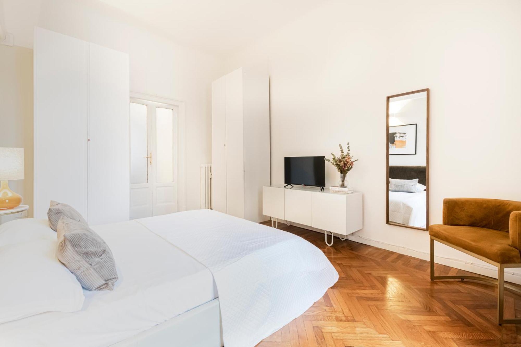 Spacious In Design District By Easylife * Milano