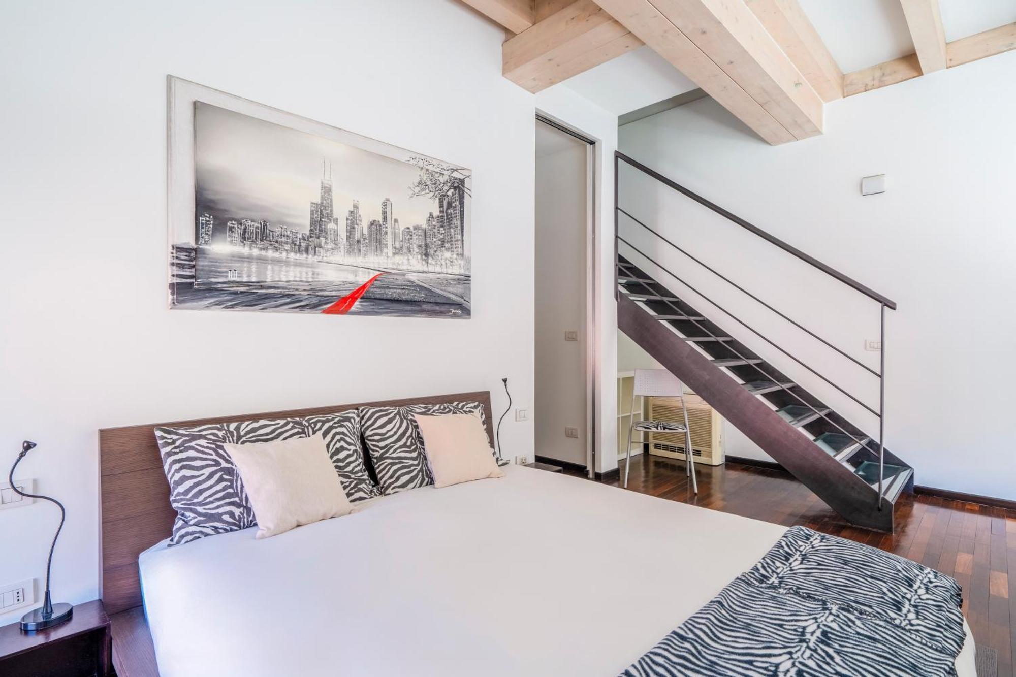 Appartamento Red Lofty Milano- Loft Moderno Comodo Per Ippodromo, San Siro, Rho Fiera-mico E Politecnico, Parking