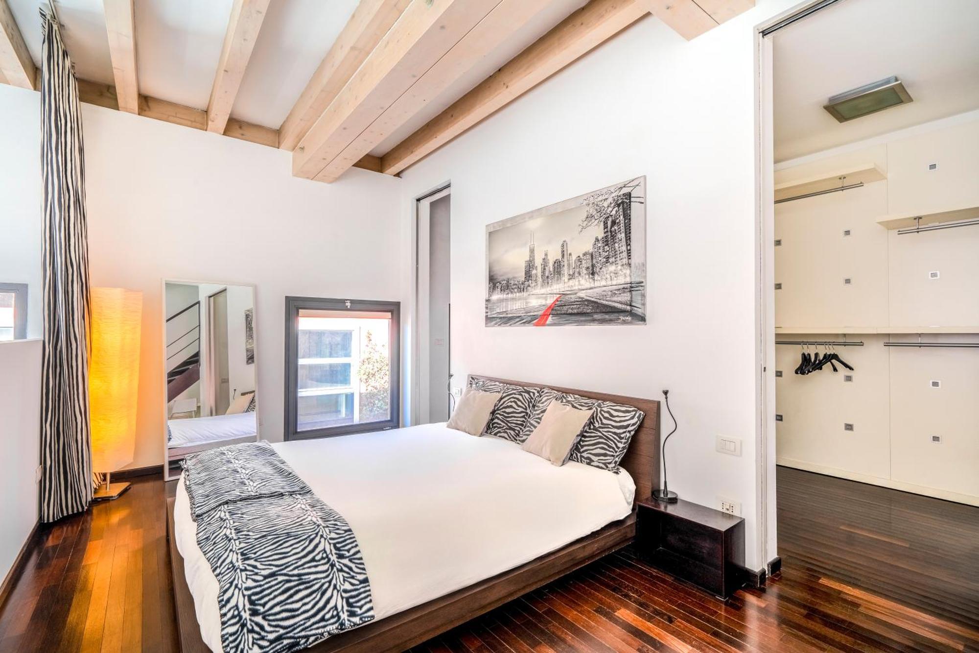 Appartamento Red Lofty Milano- Loft Moderno Comodo Per Ippodromo, San Siro, Rho Fiera-mico E Politecnico, Parking *
