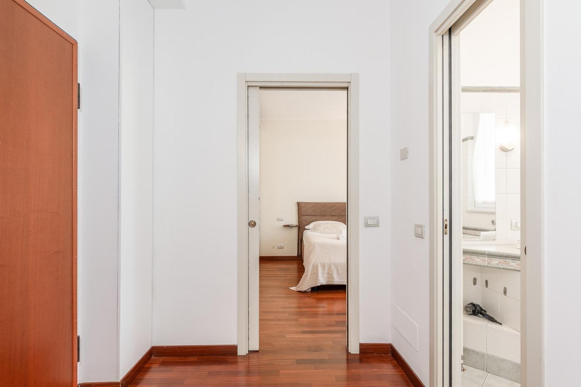 Flat In Center With Terrace, Near Garibaldi Fs Apartment