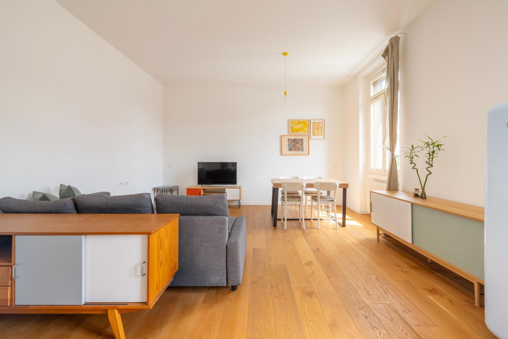 Appartamento Isola - Bright 2-room With Balcony