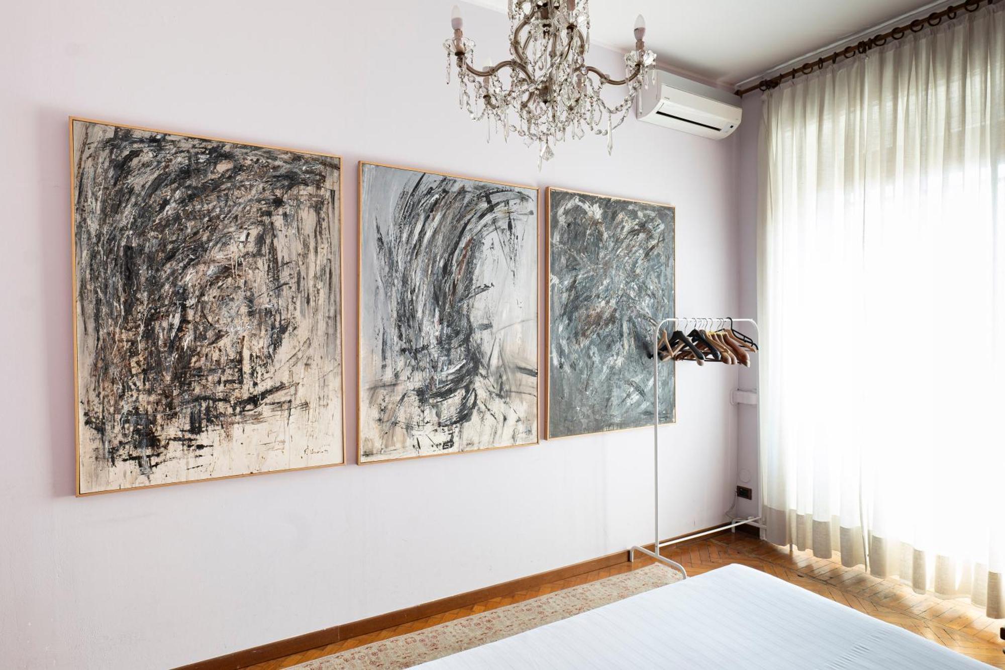 Apartment Sunshine-filled On Subway Milan