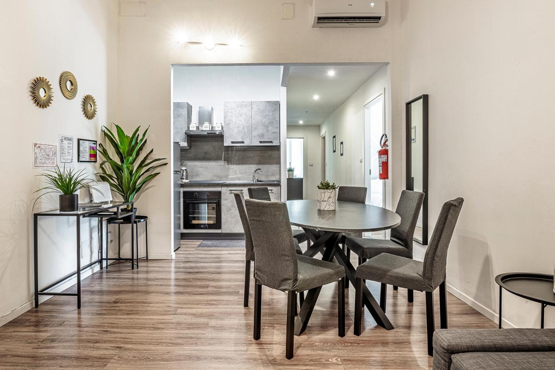 Luxury 4 Bedrooms Close To Duomo Appartamento *